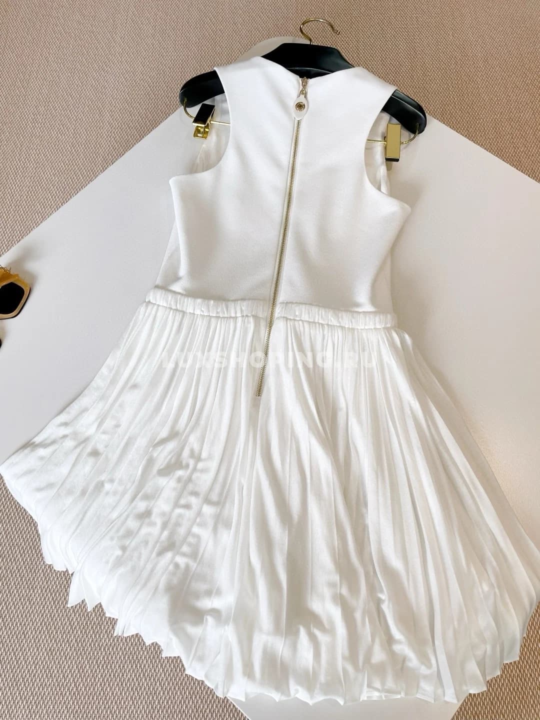 LOUIS VUITTON Платье без рукавов с плиссированной юбкой и поясом - фото 8