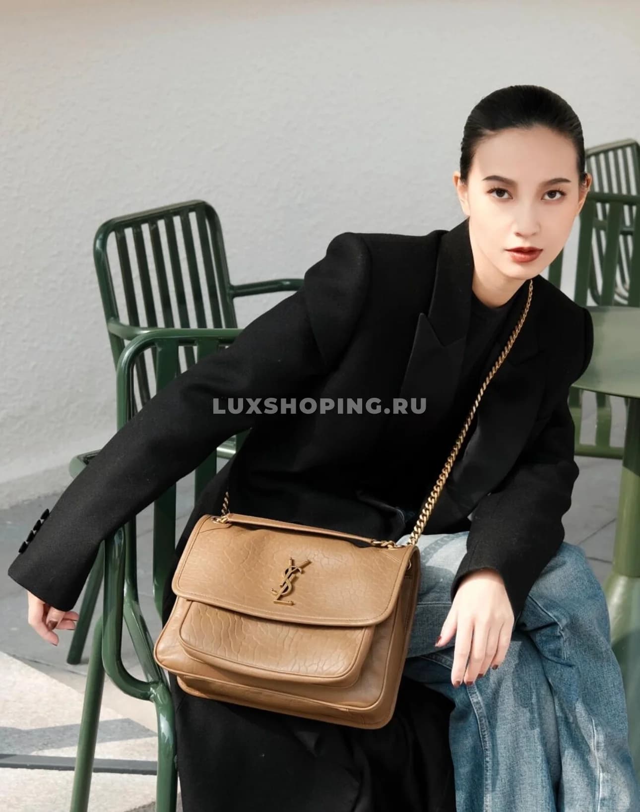 Saint Laurent Сумка Niki 28 см из мягкой овечьей кожи Беж - фото 2