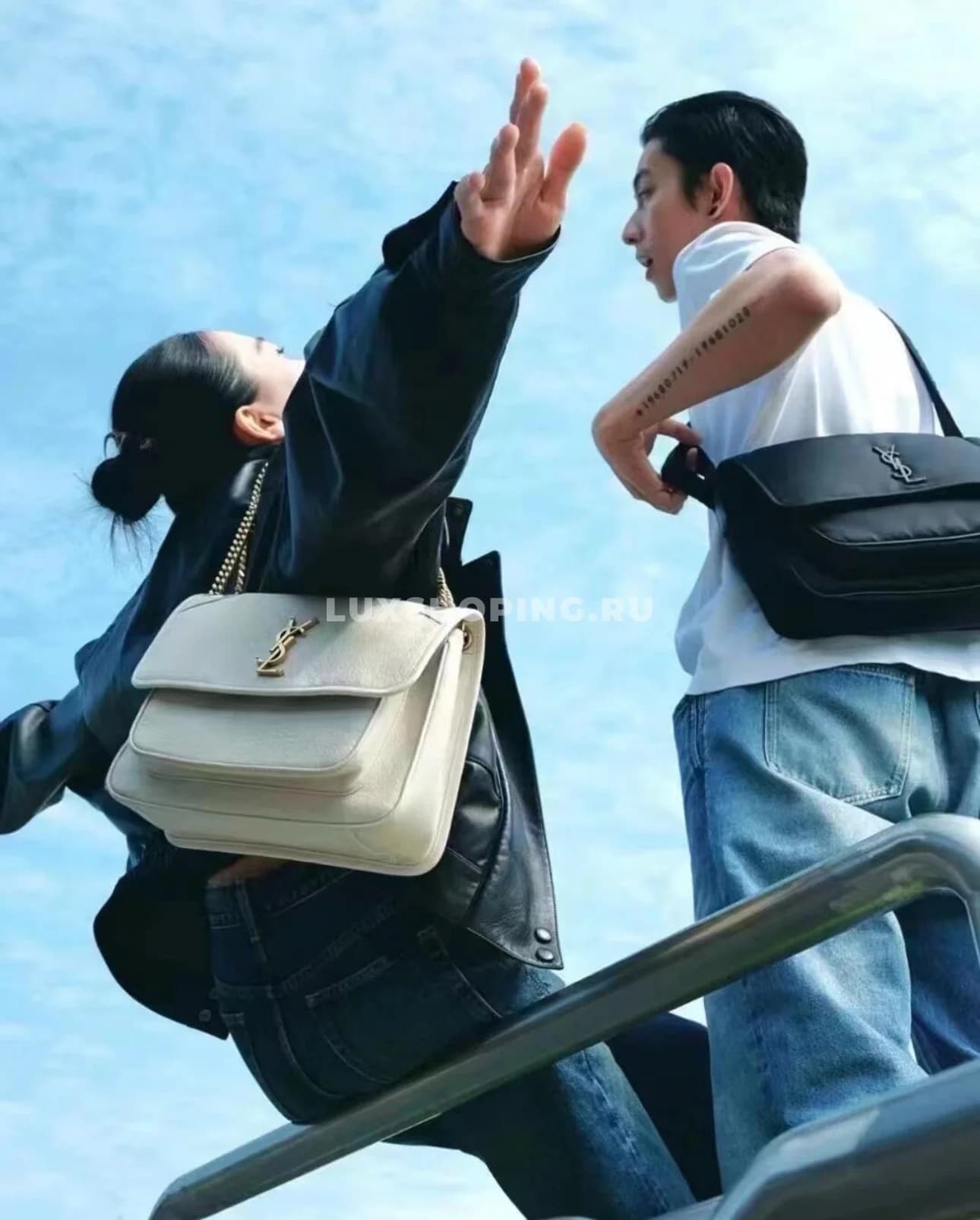 Saint Laurent Сумка Niki 28 см из мягкой овечьей кожи Белая - фото 2