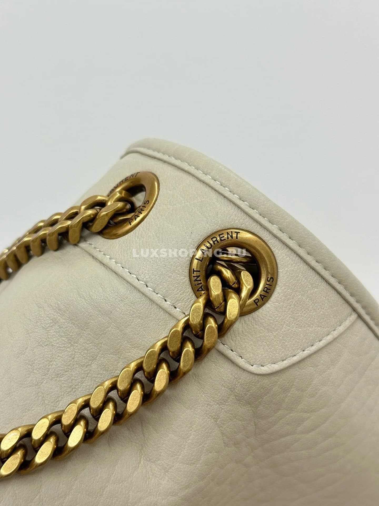 Saint Laurent Сумка Niki 28 см из мягкой овечьей кожи Белая - фото 9