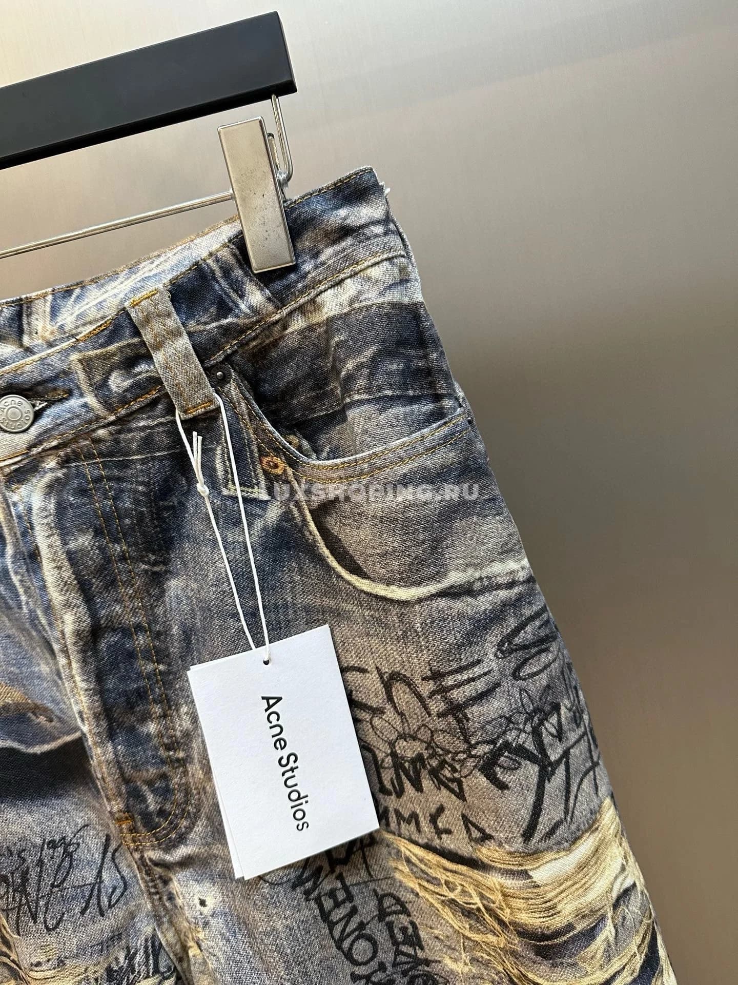 Acne Studios Джинсы с принтом "рваный граффити"  - фото 4