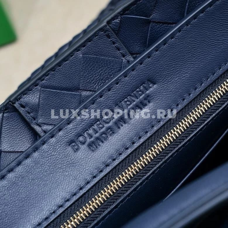 Сумка BOTTEGA VENETA ANDIAMO среднего размера в оттенке "глубокий синий" - фото 6