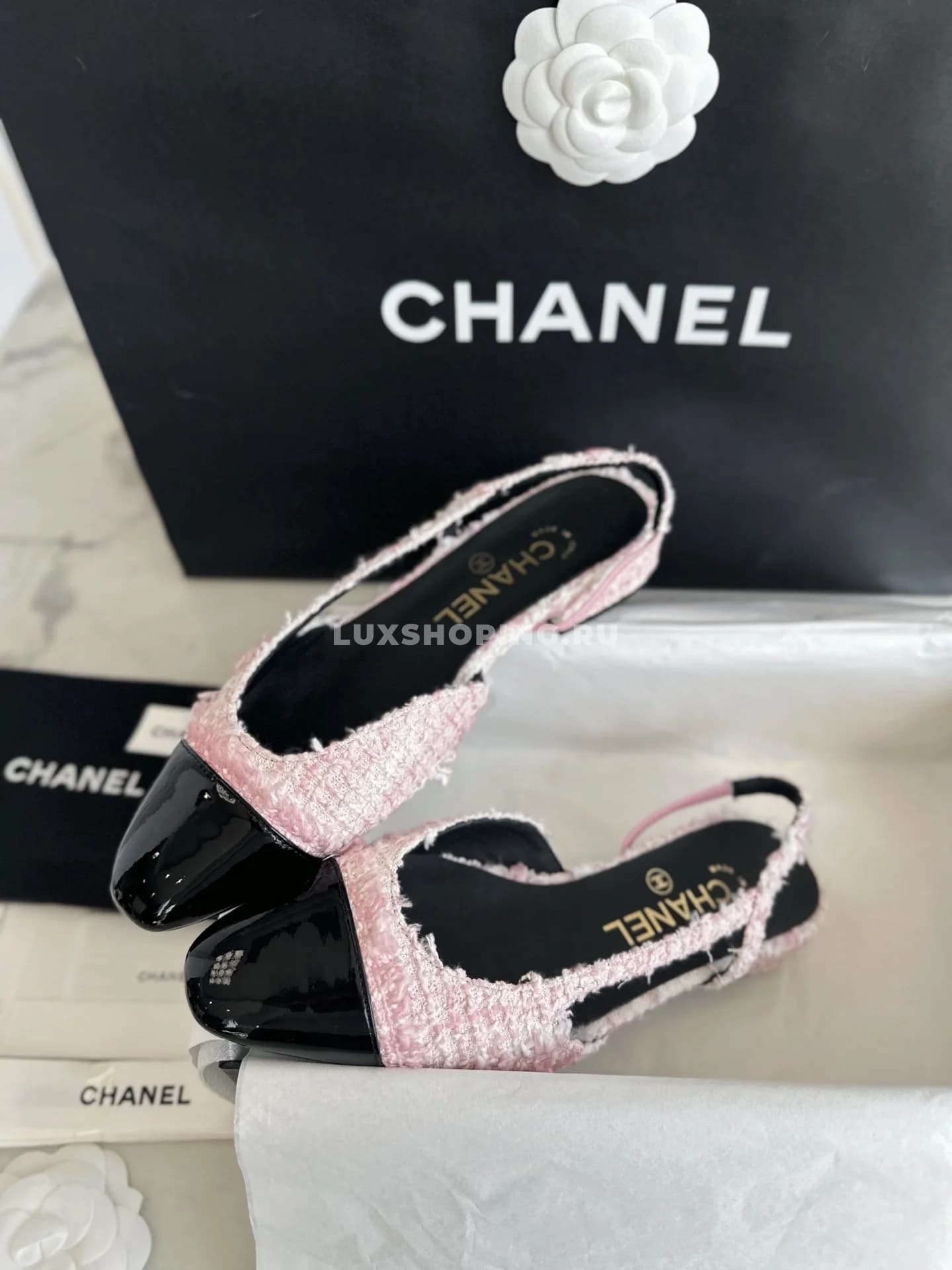 Босоножки Chanel твидовые розовые на низкой платформе - фото 2