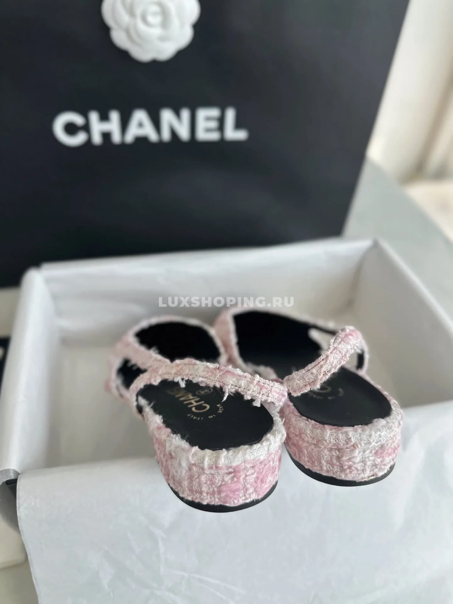 Босоножки Chanel твидовые розовые на низкой платформе - фото 4