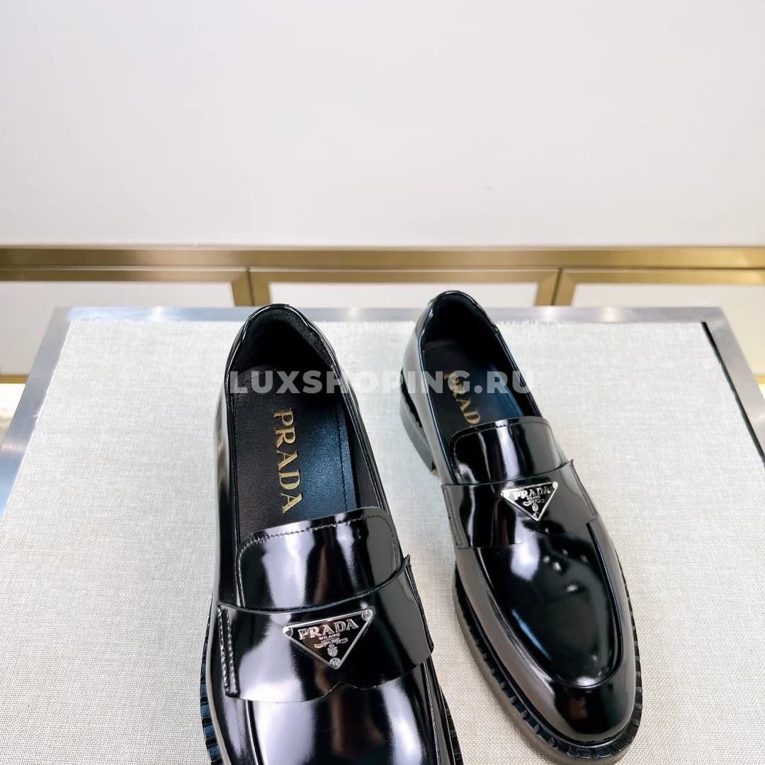 Туфли Prada с пряжкой и лого лакированные - фото 5