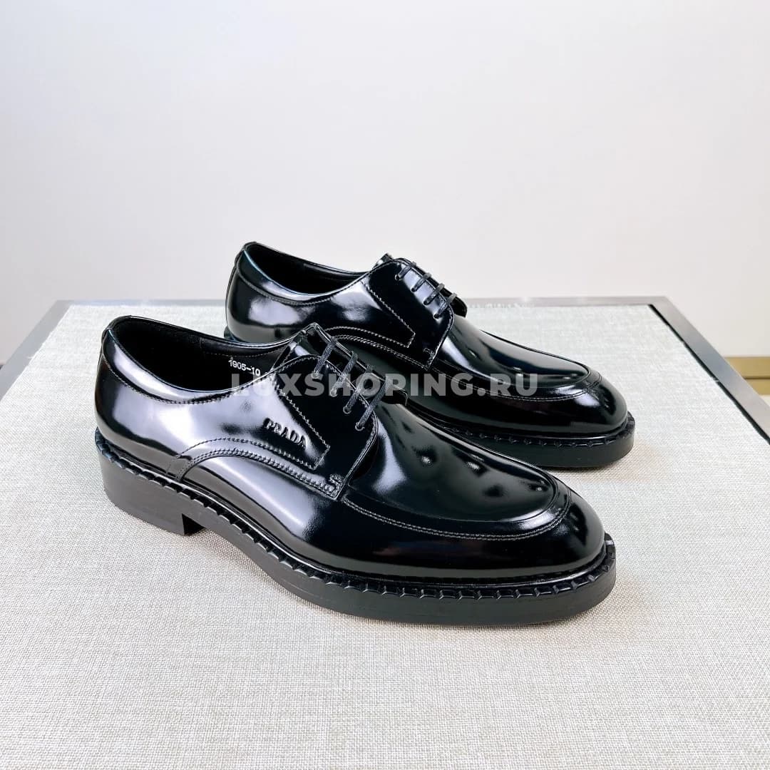 Туфли Prada со шнурками лакированные черные - фото 3