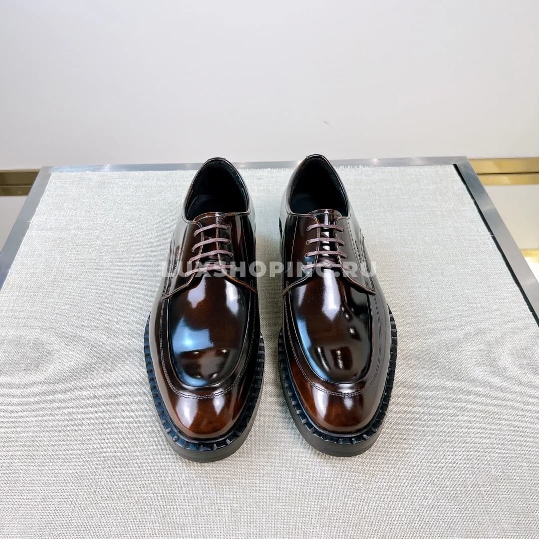 Туфли Prada со шнурками лакированные коричневые - фото 3