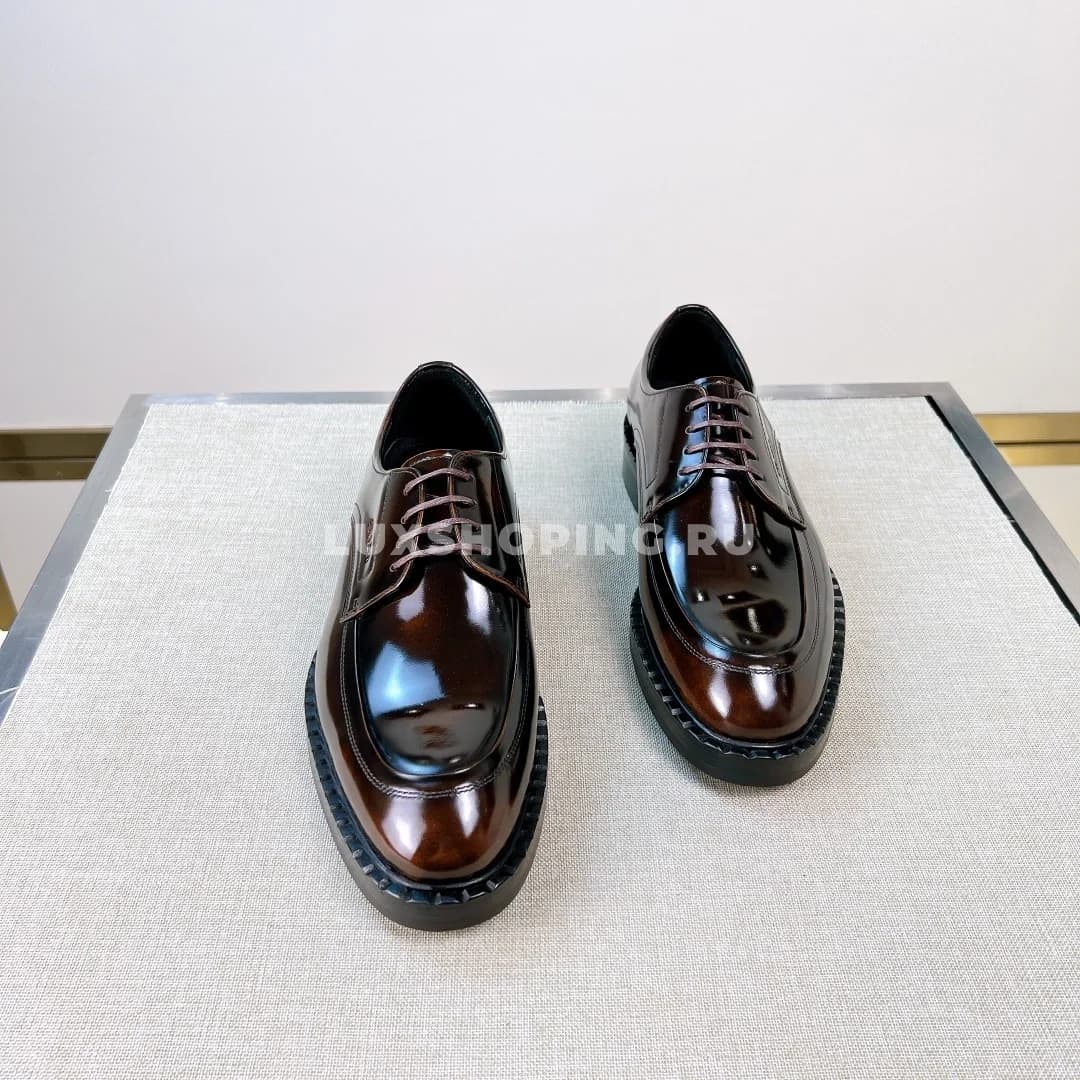 Туфли Prada со шнурками лакированные коричневые - фото 5