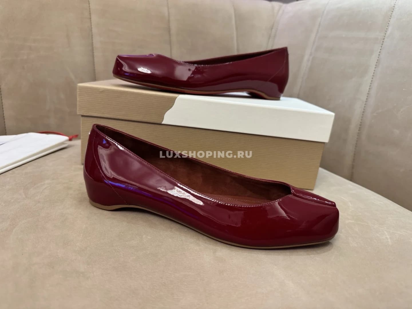 Балетки Margiela с раздвоенным носком красные - фото 3