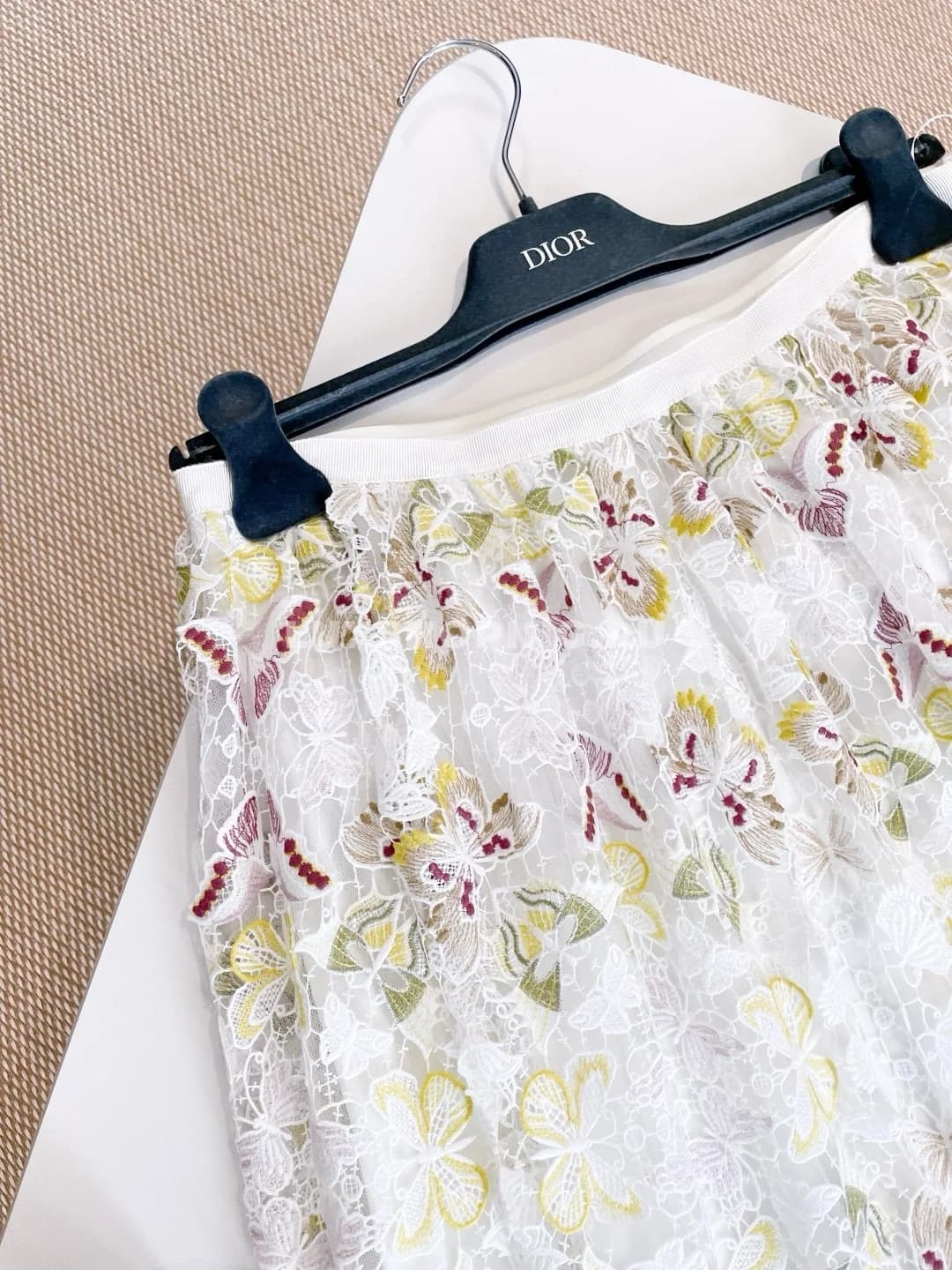 DIOR юбка из белого хлопкового кружева с вышитыми бабочками - фото 7