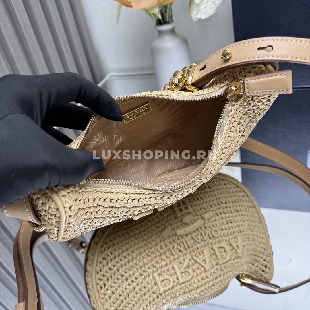 Сумка-луна Prada плетеная из рафии 22,5×18,5×6 см - фото 3
