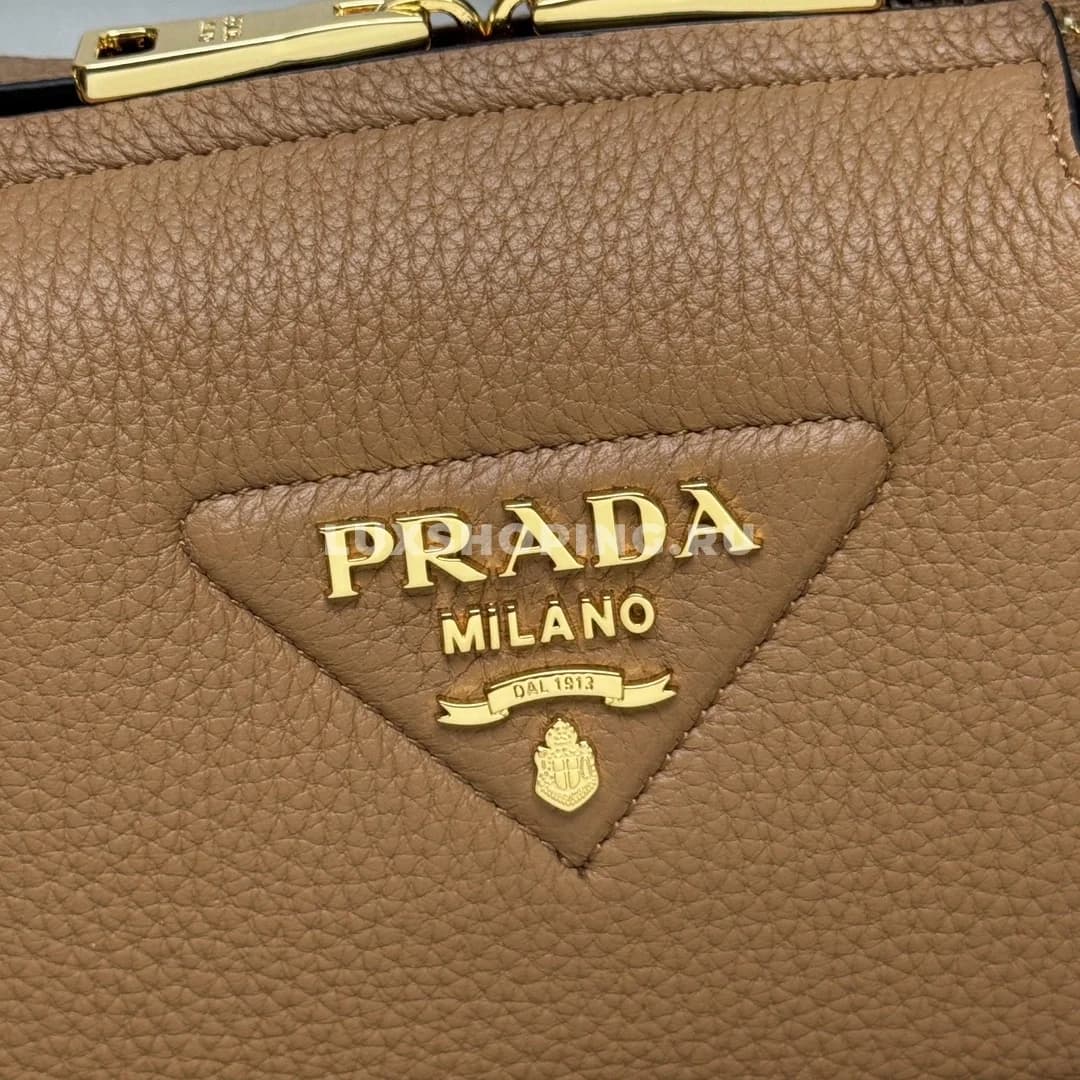 Мини-сумка Prada через плечо карамель 18×19,5×9 см - фото 4
