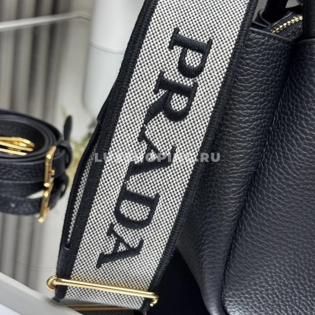 Мини-сумка Prada через плечо, черная 18×19,5×9 см - фото 8