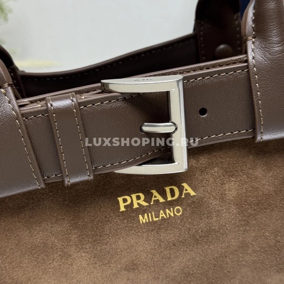 Сумка Prada Buckle коричневая из замши с ремешком 32×23×11 см - фото 3