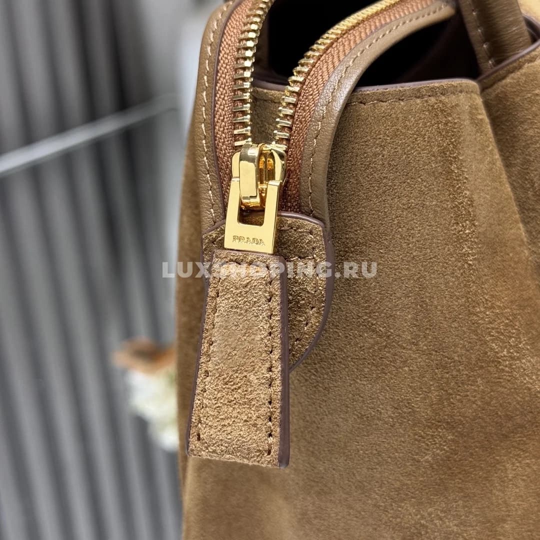 Сумка через плечо Prada Darling из замши, карамельная 28×18×11 см - фото 6