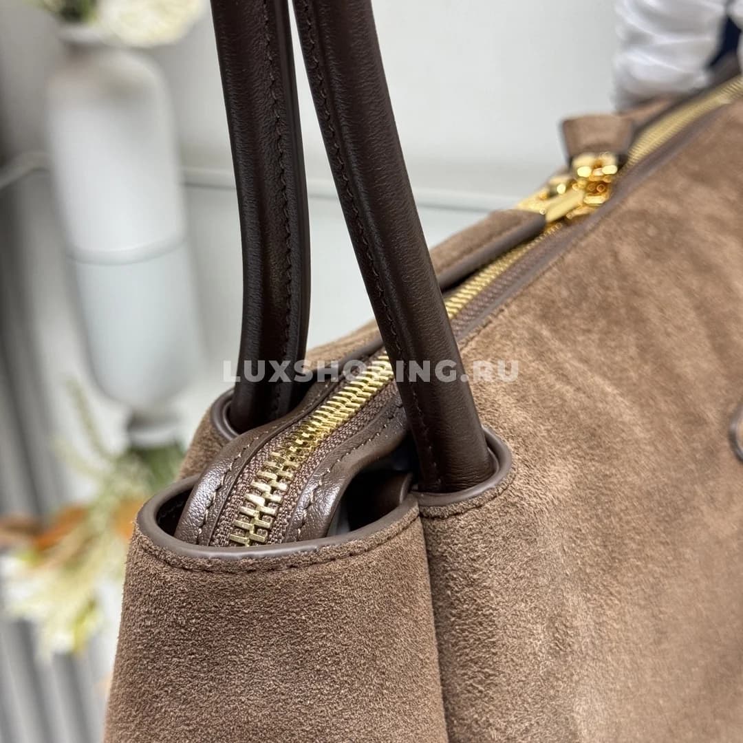 Сумка через плечо Prada Darling из замши, коричневая 28×18×11 см - фото 9