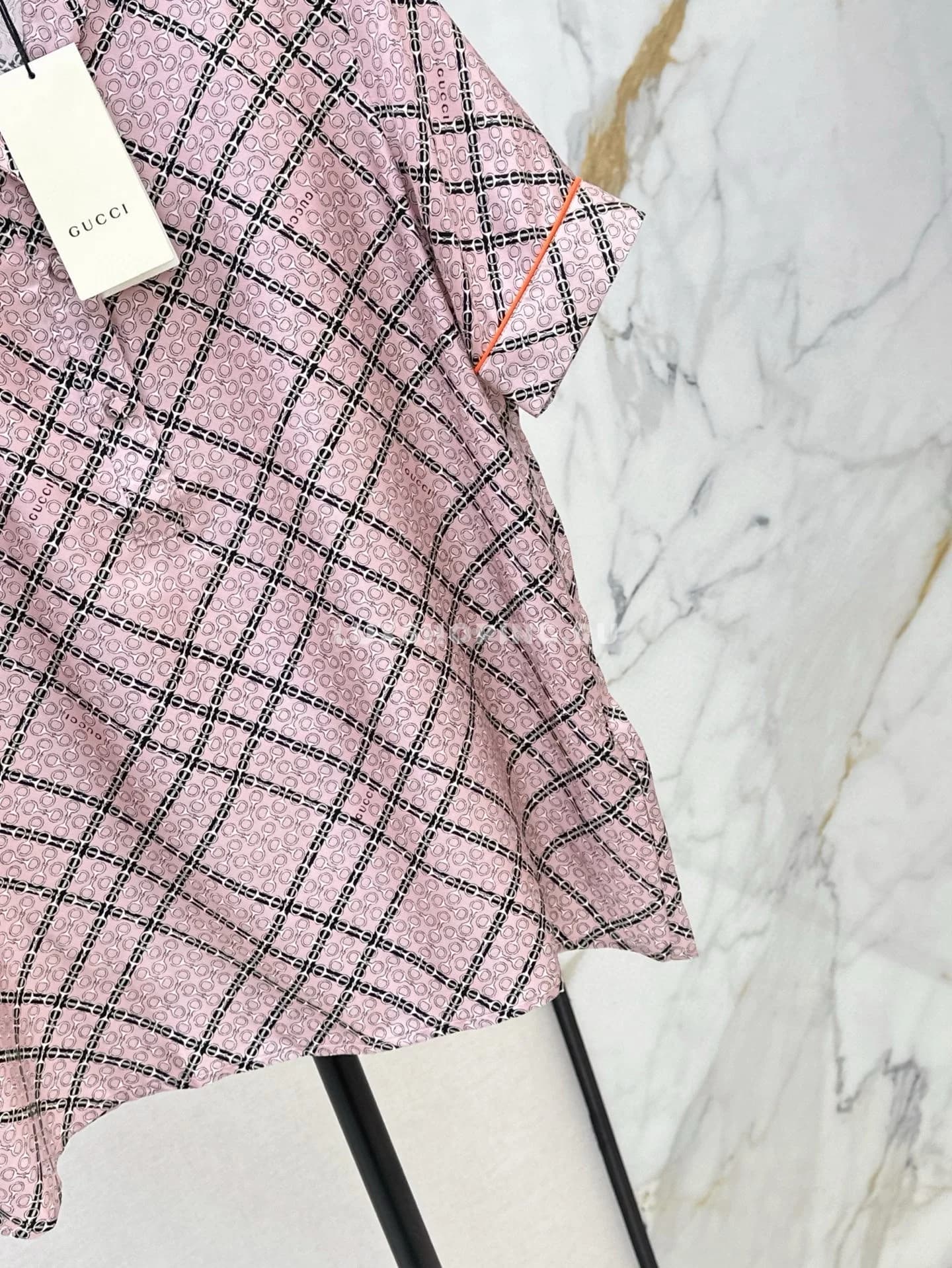 Шелковая рубашка Gucci с принтом и цепочками - фото 8