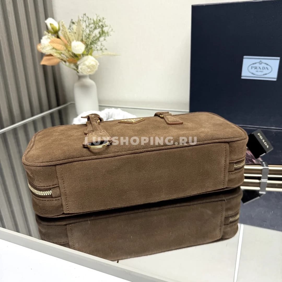 Сумка Prada прямоугольная из замши коричневая 30×14×8,5 см - фото 2