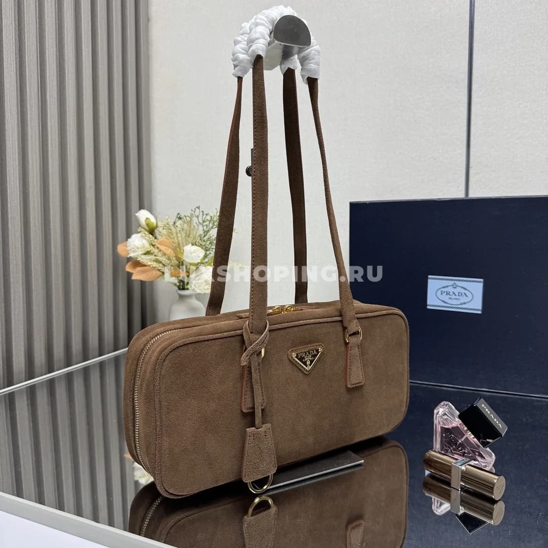 Сумка Prada прямоугольная из замши коричневая 30×14×8,5 см - фото 7