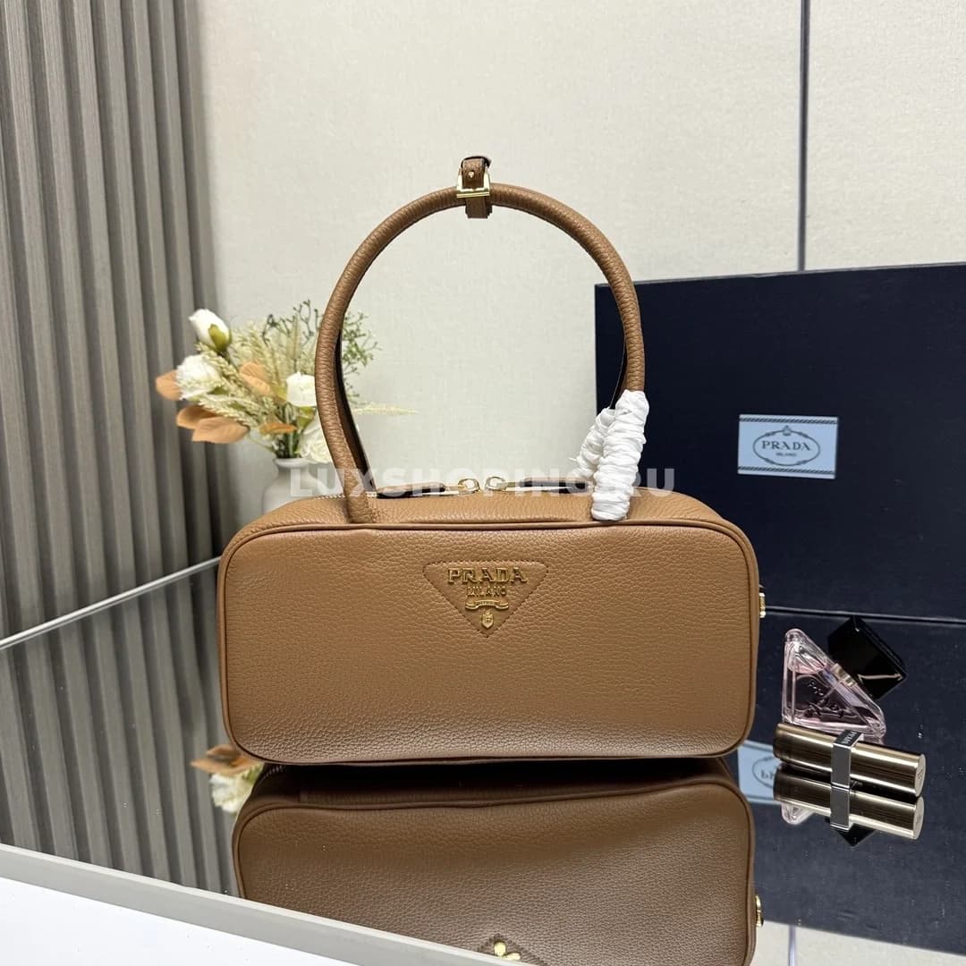 Сумка Prada прямоугольная из кожи карамельная 29×14×8,5 см - фото 10