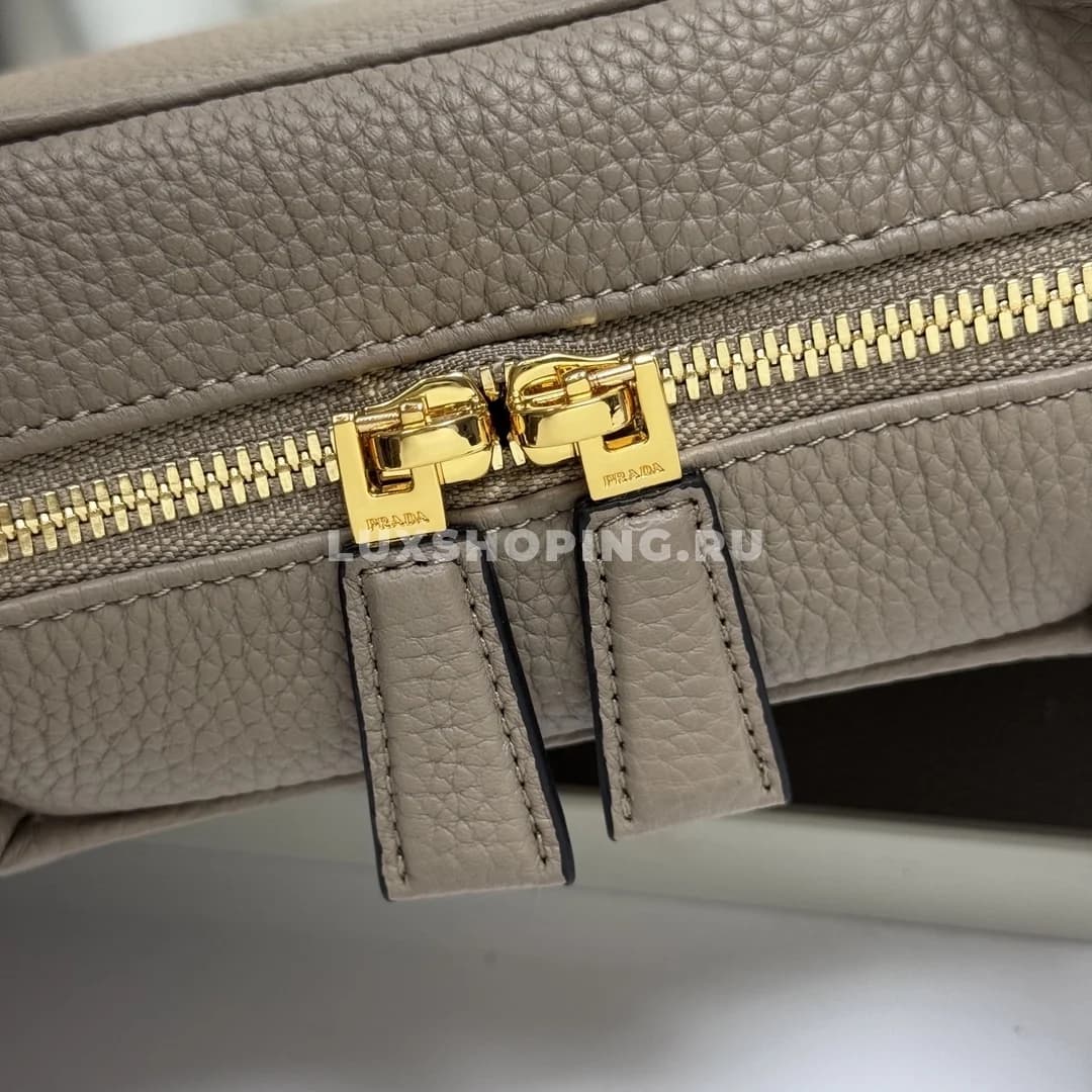 Сумка Prada прямоугольная из кожи серая 29×14×8,5 см - фото 7
