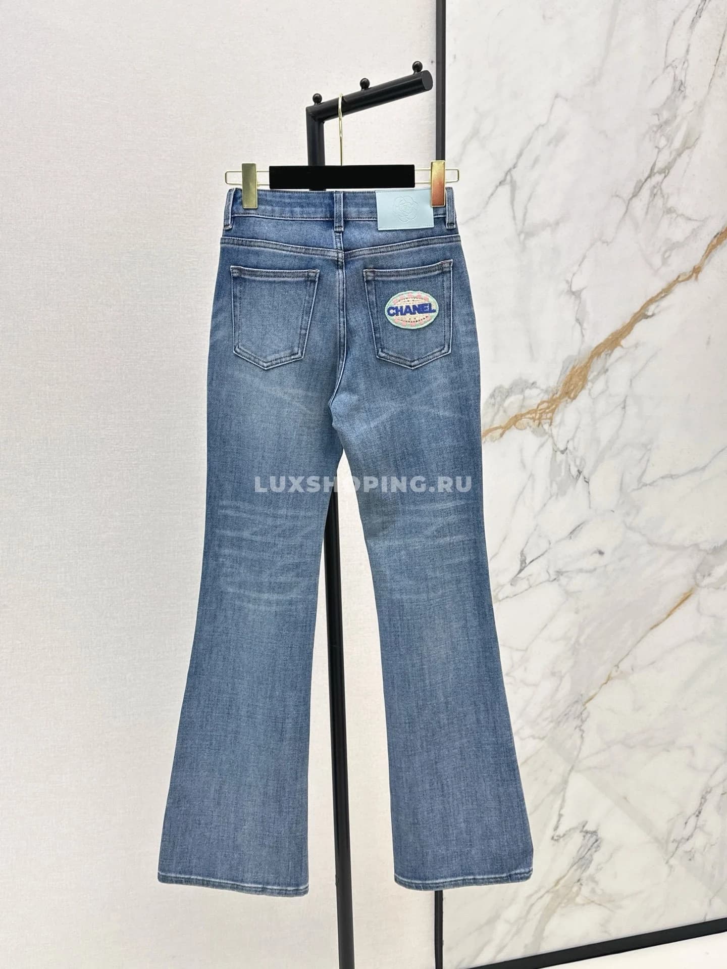 Chanel Джинсы с вышитым фирменным логотипом - фото 3