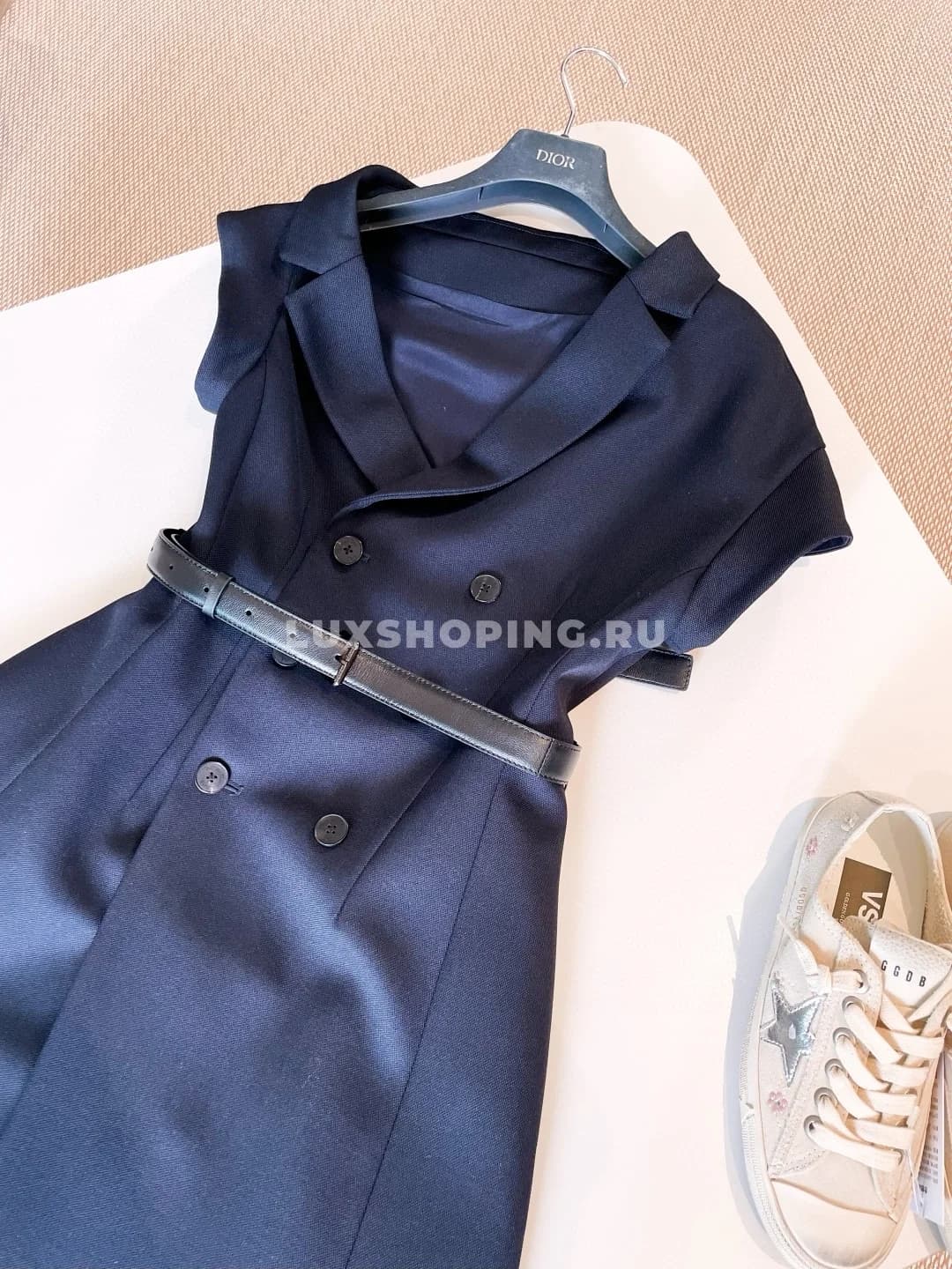 Dior Платье из мягкой овечьей шерсти с асимметричным открытым плечом - фото 11