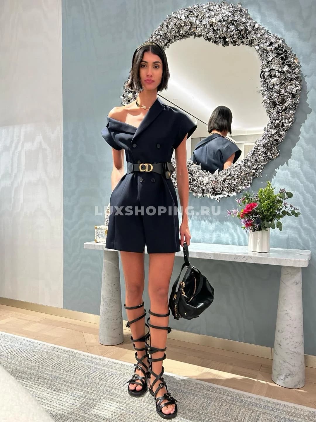 Dior Платье из мягкой овечьей шерсти с асимметричным открытым плечом - фото 4