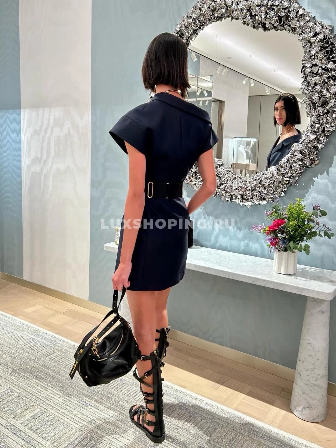 Dior Платье из мягкой овечьей шерсти с асимметричным открытым плечом - фото 5