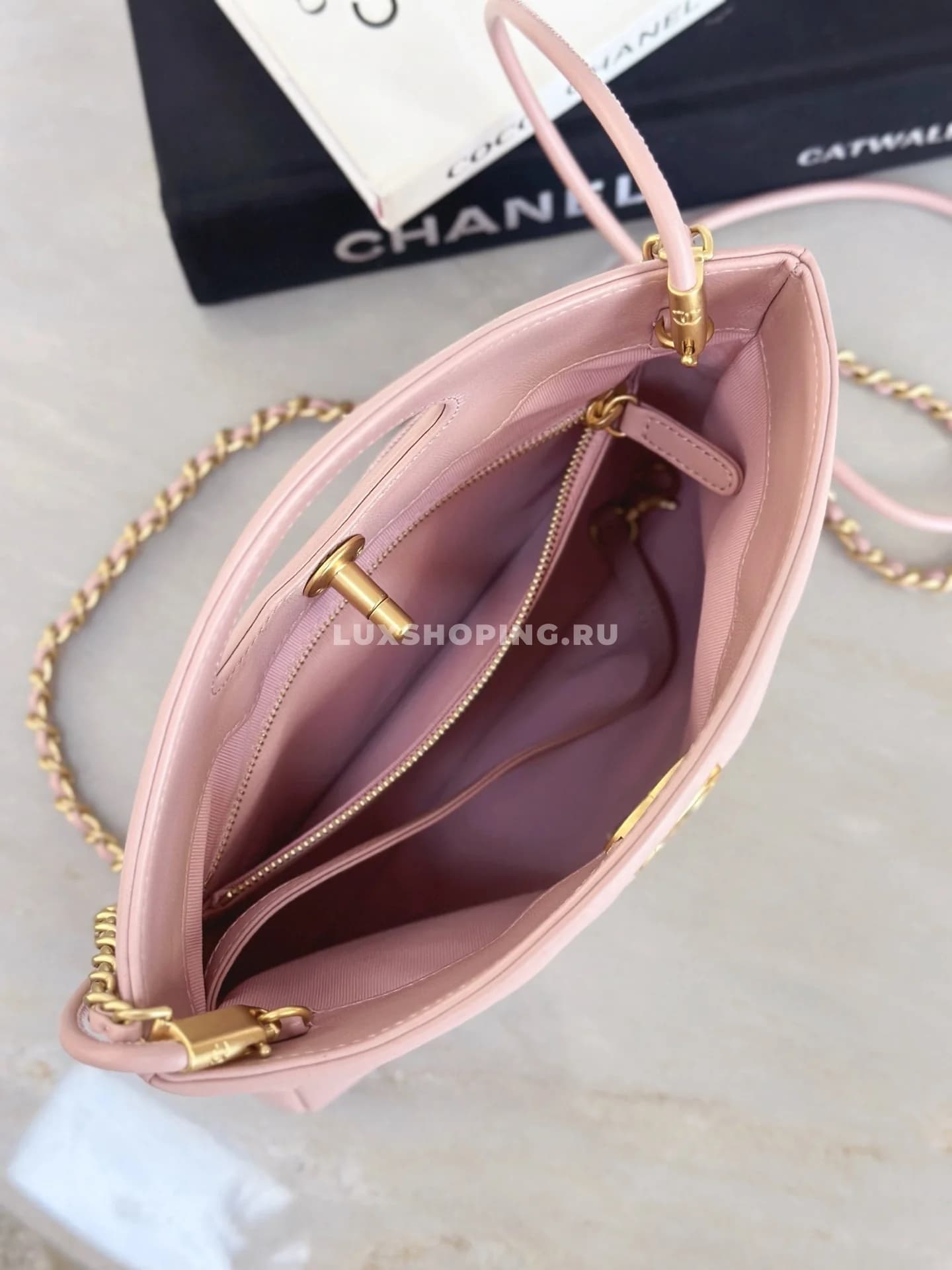 Сумка Chanel SHOPPING розовая 22×23×5,5 см - фото 4