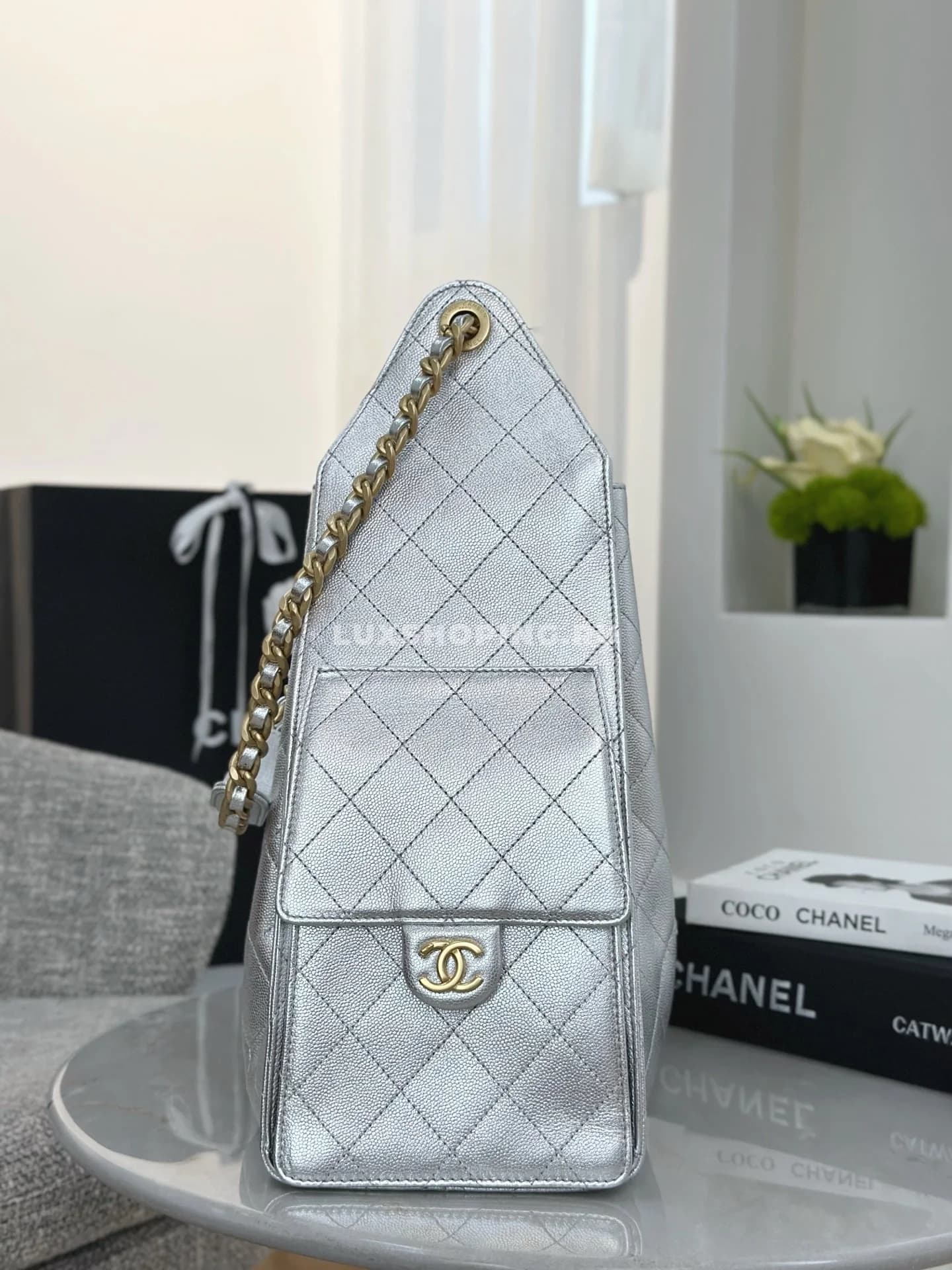 Сумка Chanel hobo 2025 серебрянная 40×30×15 см - фото 8
