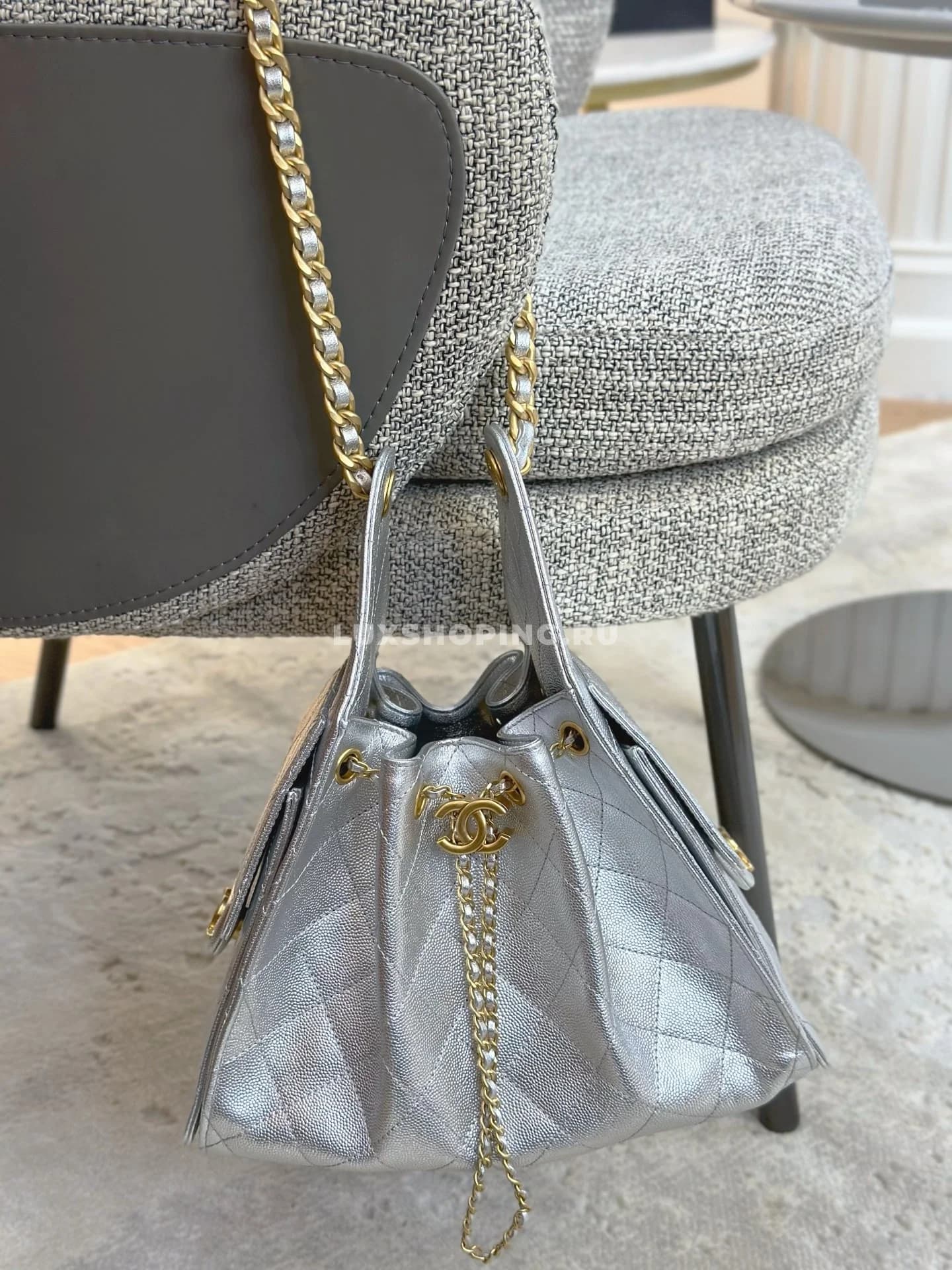 Сумка Chanel hobo 2025 серебрянная 30×26×14 см - фото 2