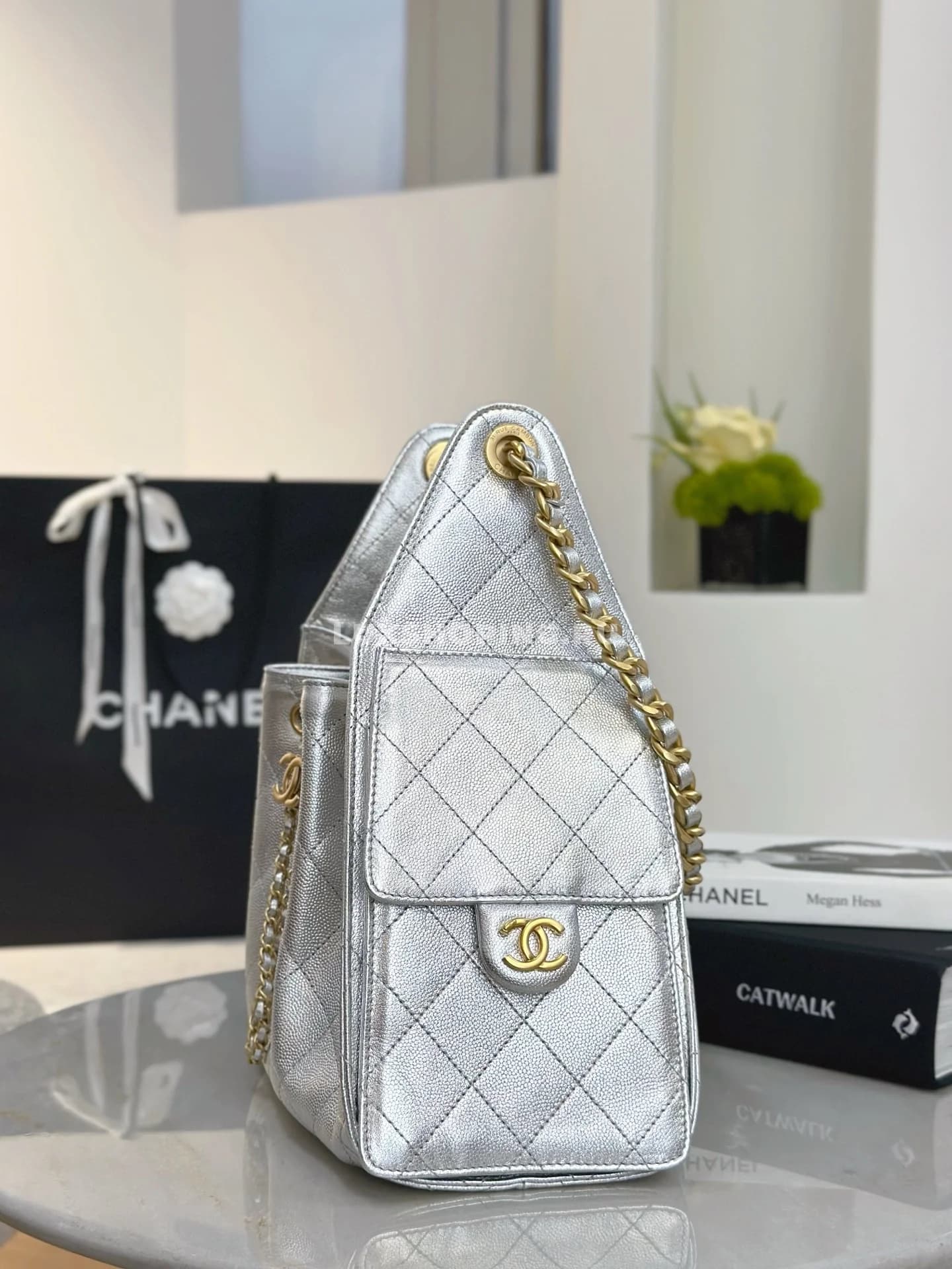 Сумка Chanel hobo 2025 серебрянная 30×26×14 см - фото 5
