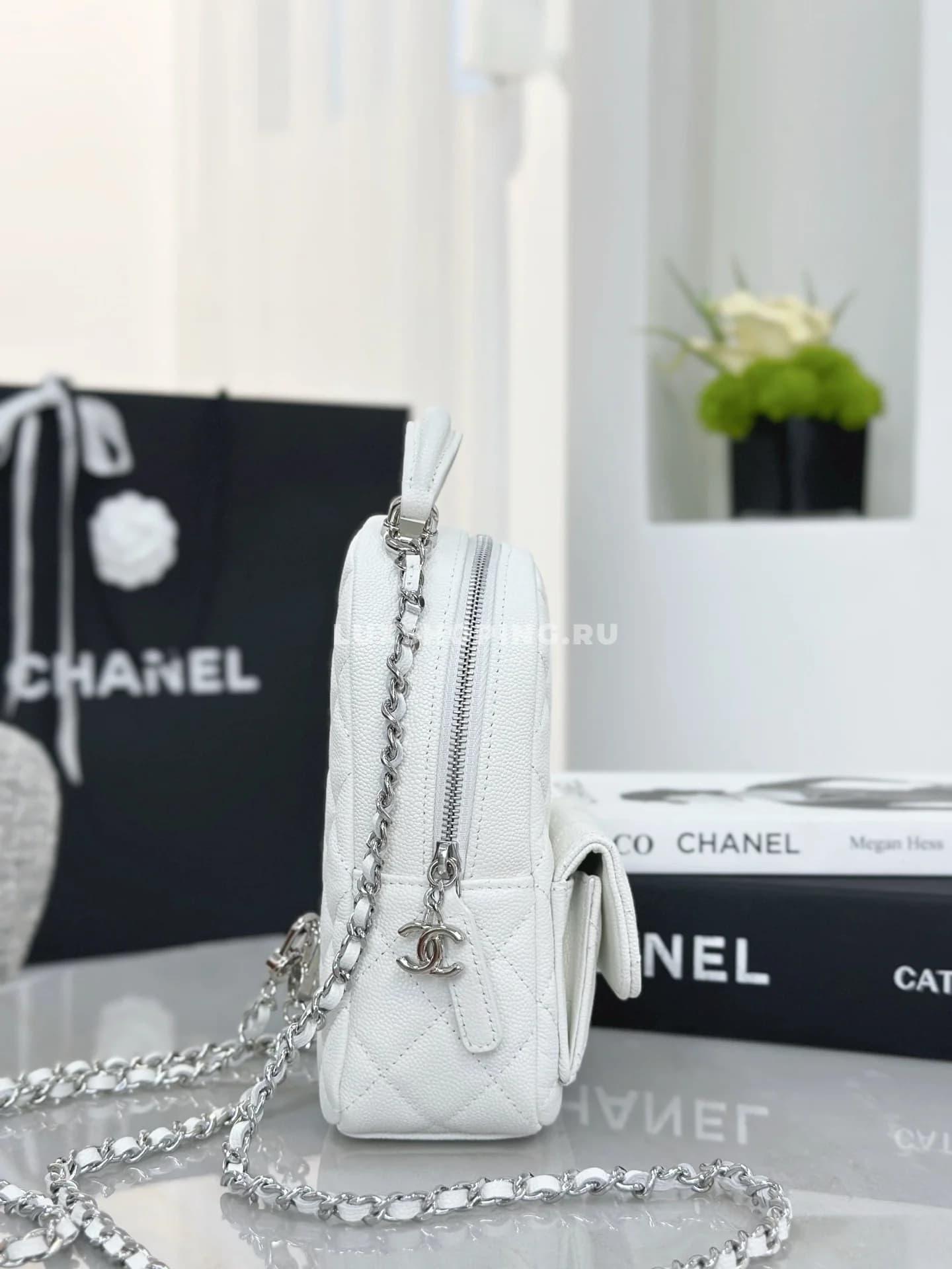 Мини-рюкзак белый Chanel 24P 18×22×10 см - фото 4