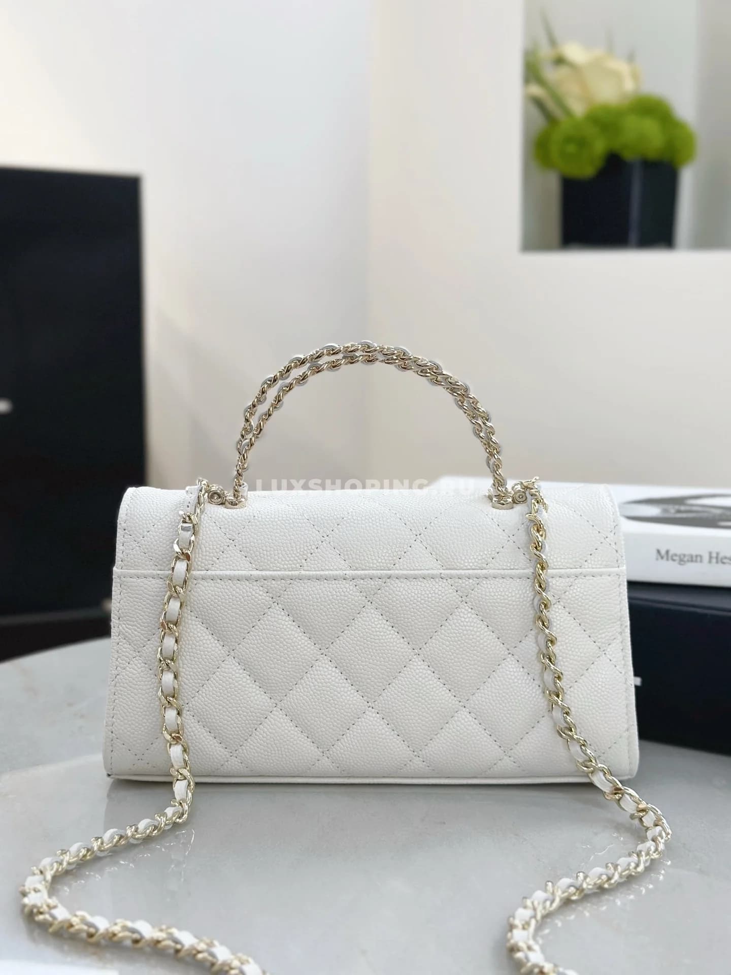 Сумка Chanel 25S с ручкой-цепочкой белая 10×18×4,5 см - фото 2