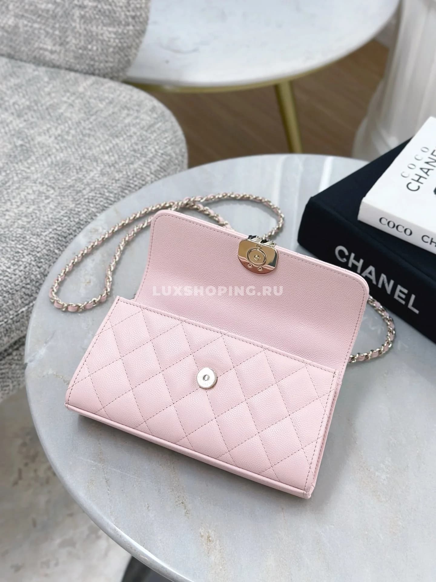 Сумка Chanel 25S с ручкой-цепочкой розовая 10×18×4,5 см - фото 5