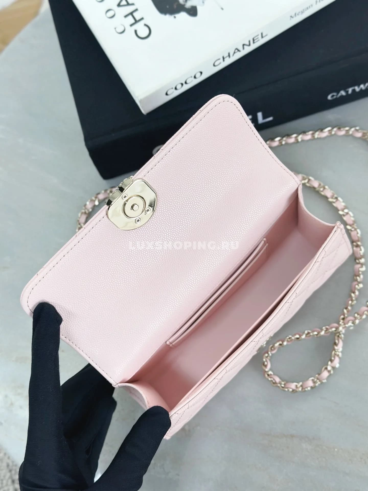 Сумка Chanel 25S с ручкой-цепочкой розовая 10×18×4,5 см - фото 6