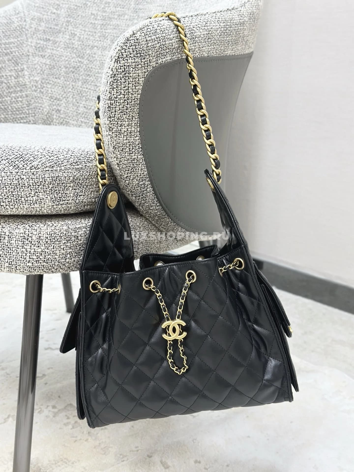 Сумка Chanel hobo 2025 черная 30×26×14 см - фото 8
