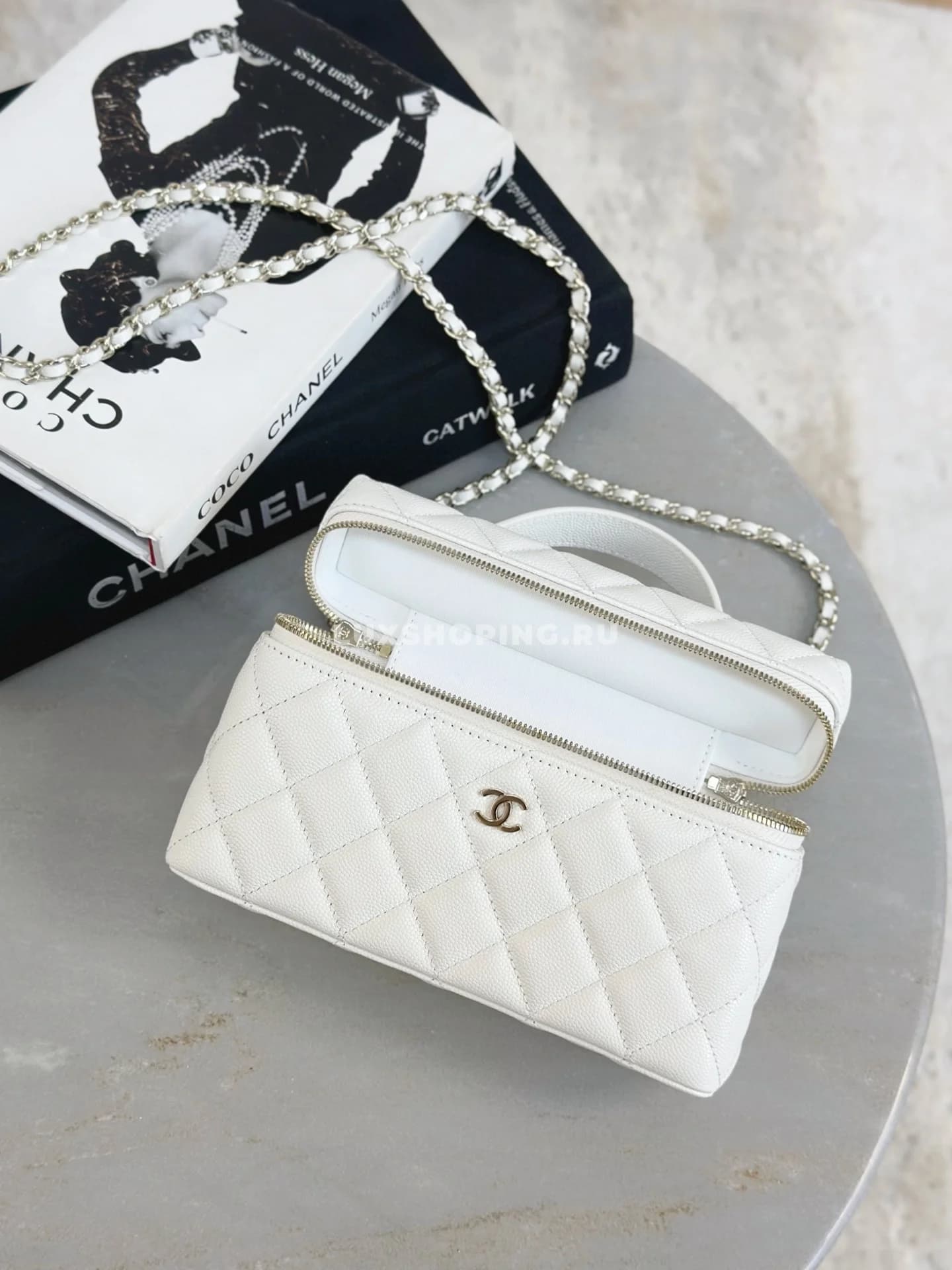 Сумка Chanel Vanity белая 17×19,5×5 см - фото 3