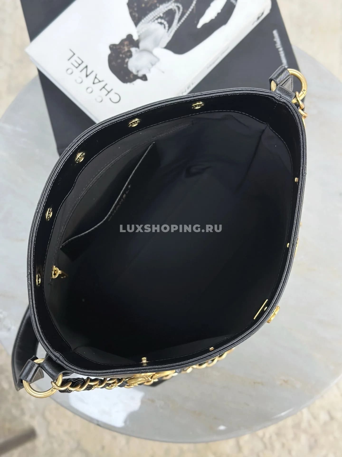 Сумка Chanel 25P Gold Coin Bucket Hobo 28×31×15 см - фото 4