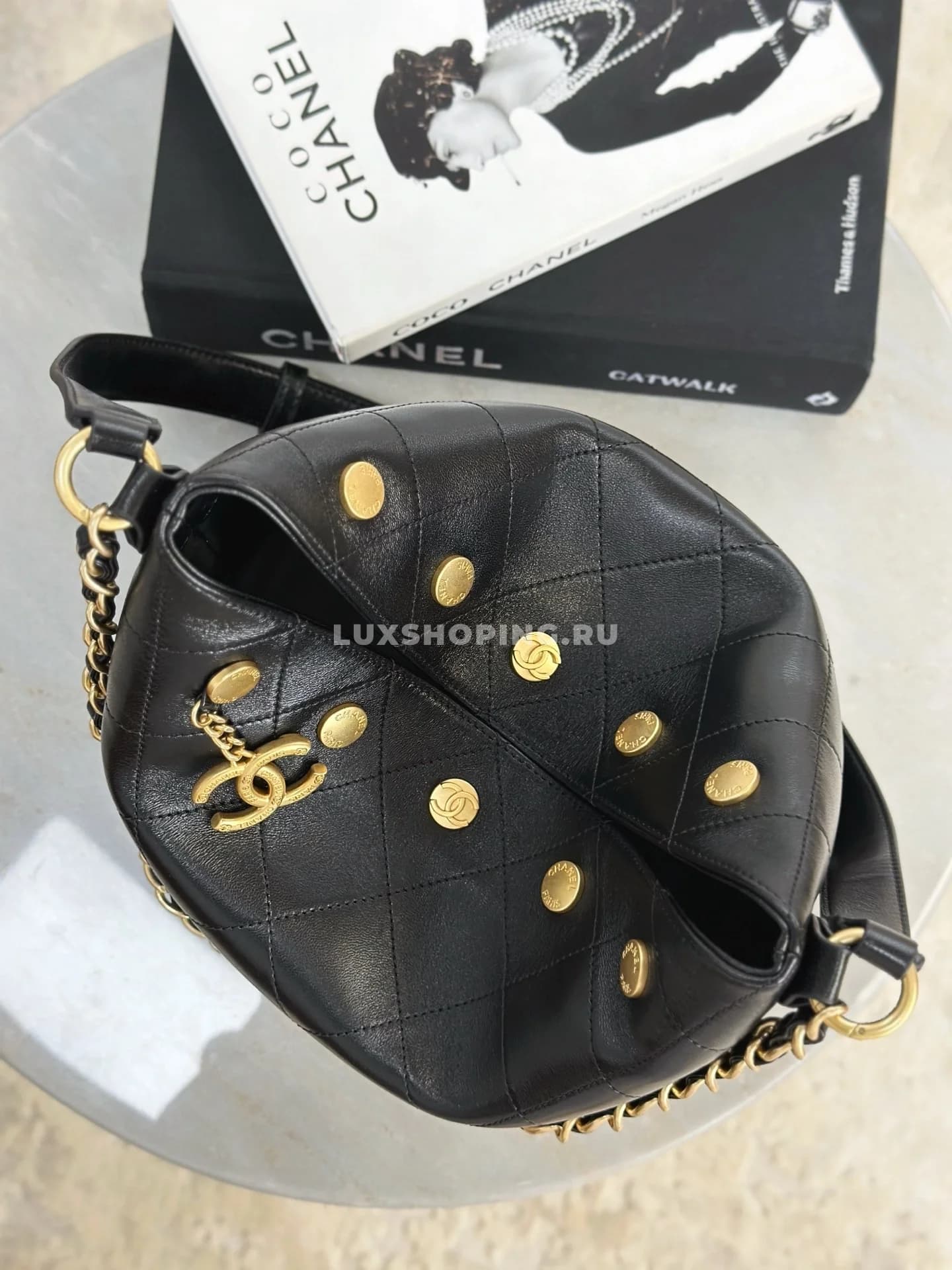 Сумка Chanel 25P Gold Coin Bucket Hobo 28×31×15 см - фото 8