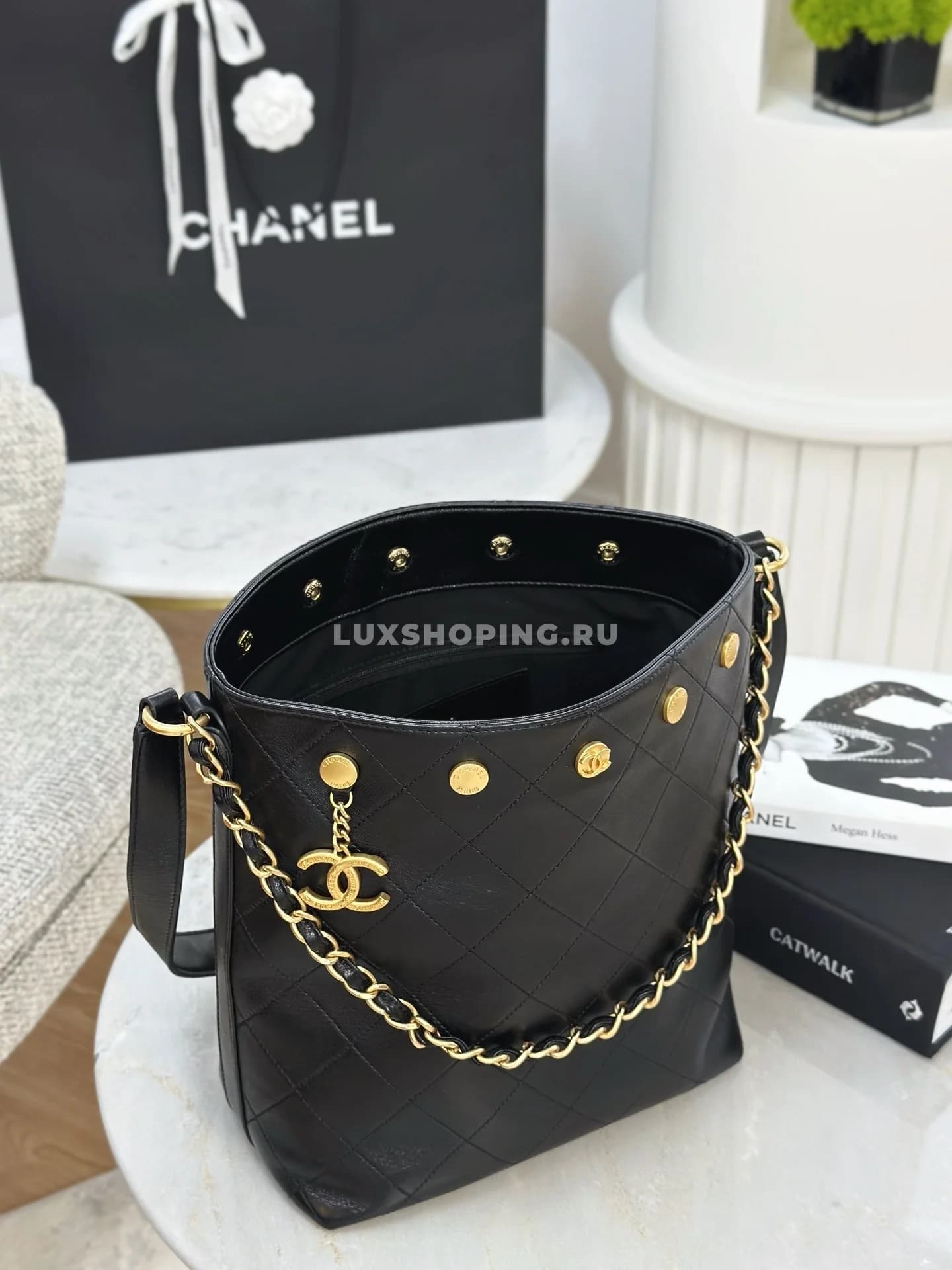 Сумка Chanel 25P Gold Coin Bucket Hobo 28×31×15 см - фото 9