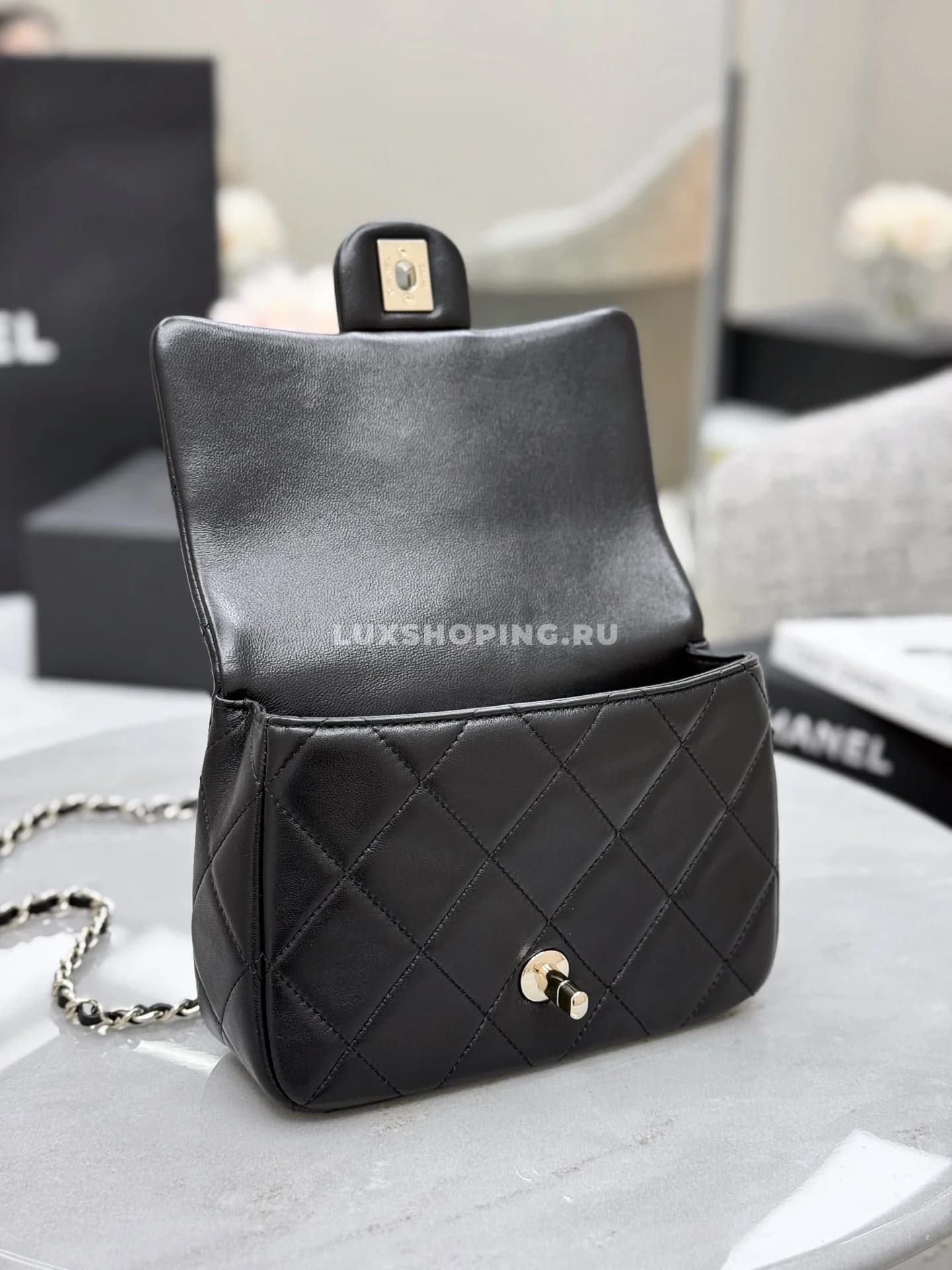 Сумка Chanel Handle Square Flap 14×18×7 см - фото 6