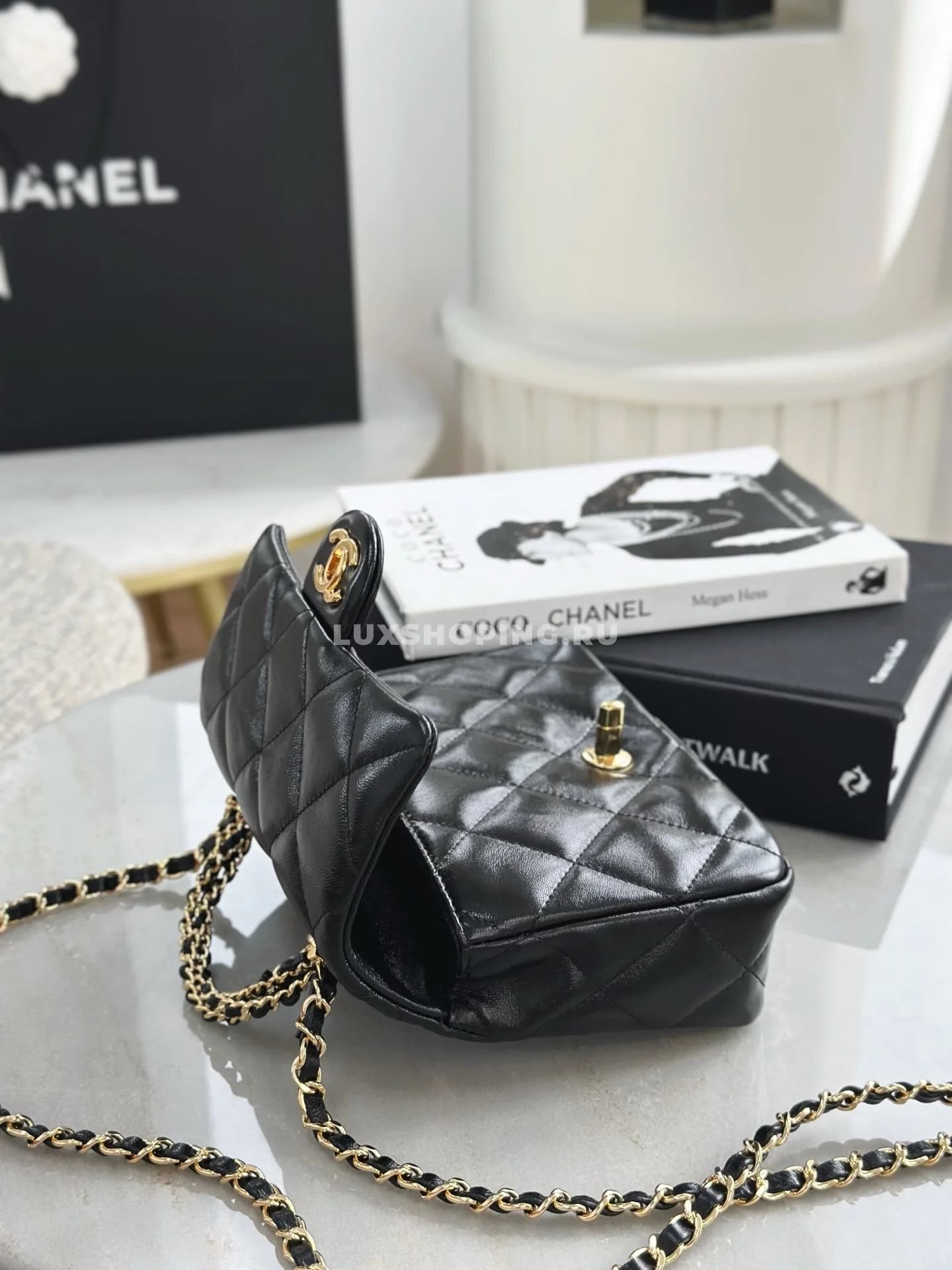 Сумка Chanel 24B Handle Flap Bag Square черная 14×19×8,5 см - фото 9