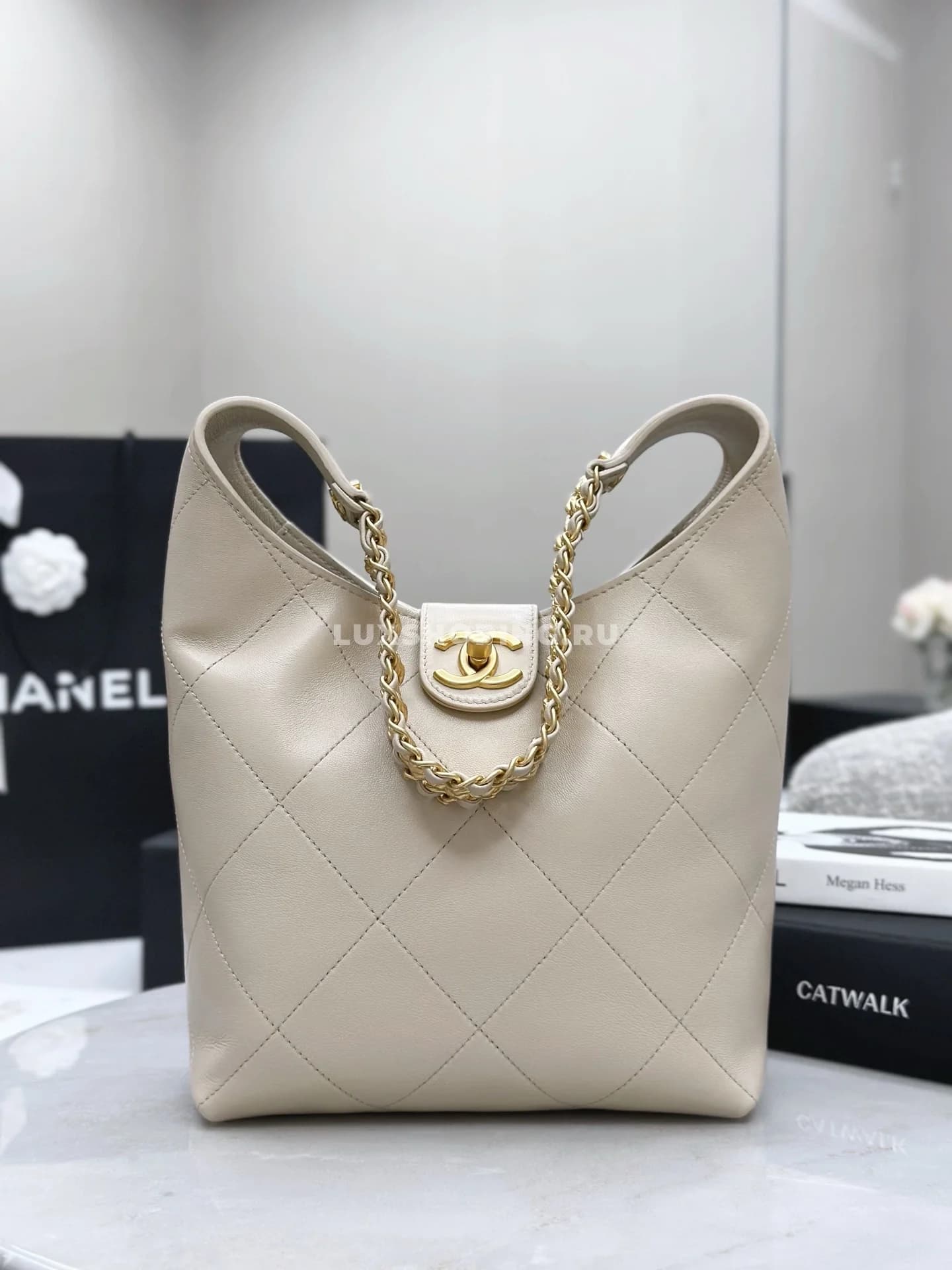 Сумка Chanel 25P Hobo бежевая 23×27×21 см - фото 2