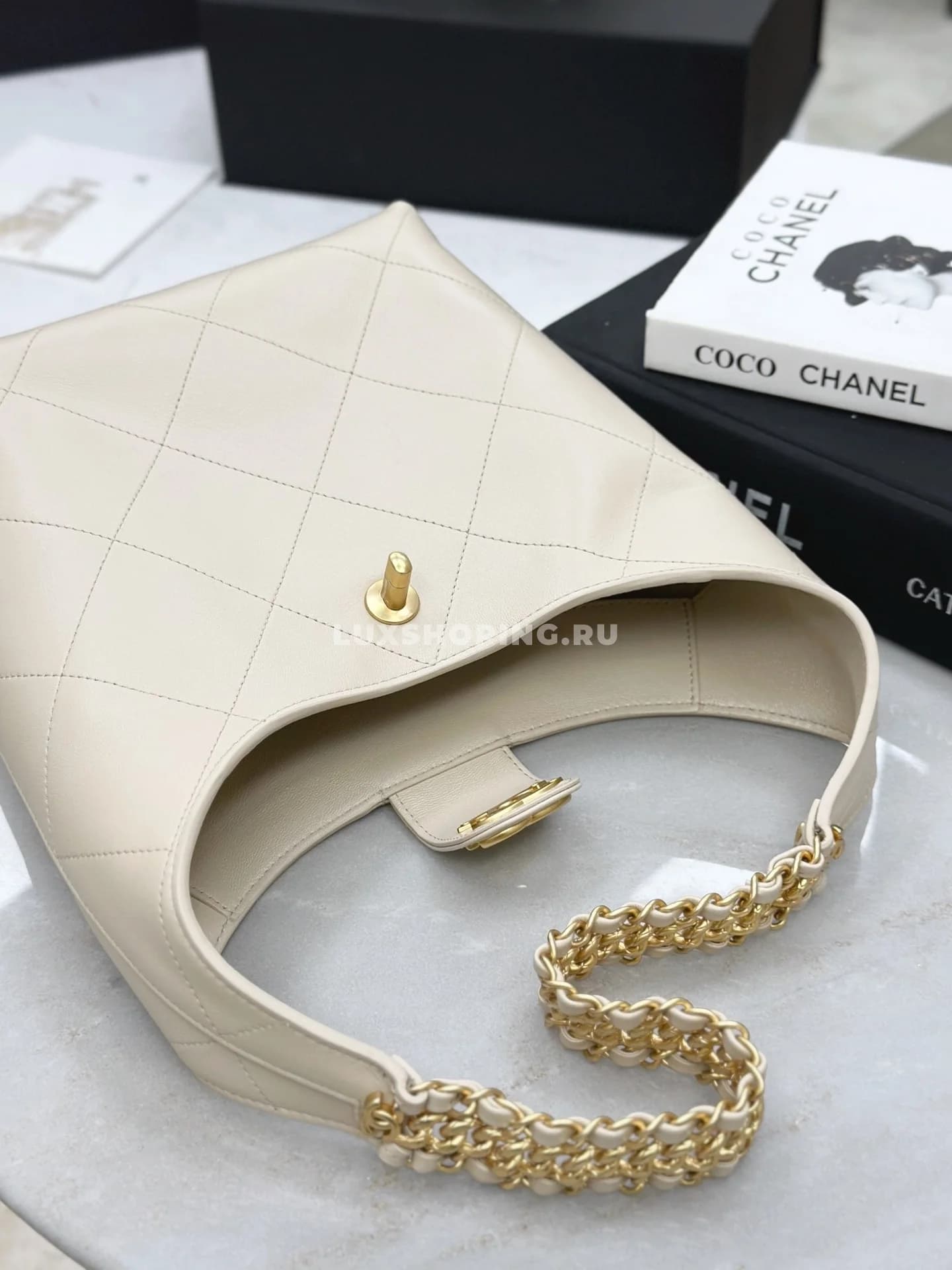 Сумка Chanel 25P Hobo бежевая 23×27×21 см - фото 8