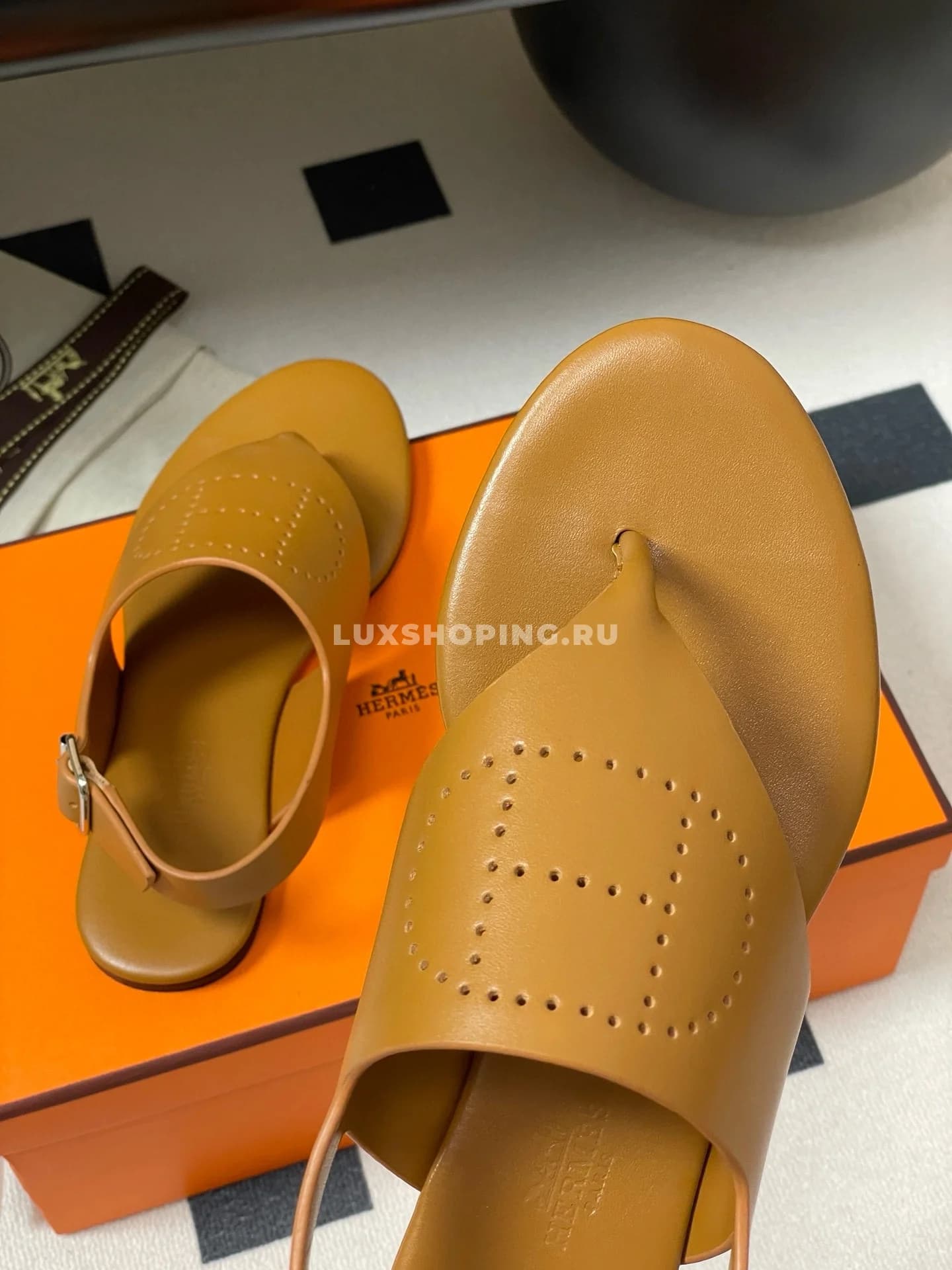 Hermes шлёпанцы-вьетнамки Kola Thong из кожи с открытой пяткой - фото 9