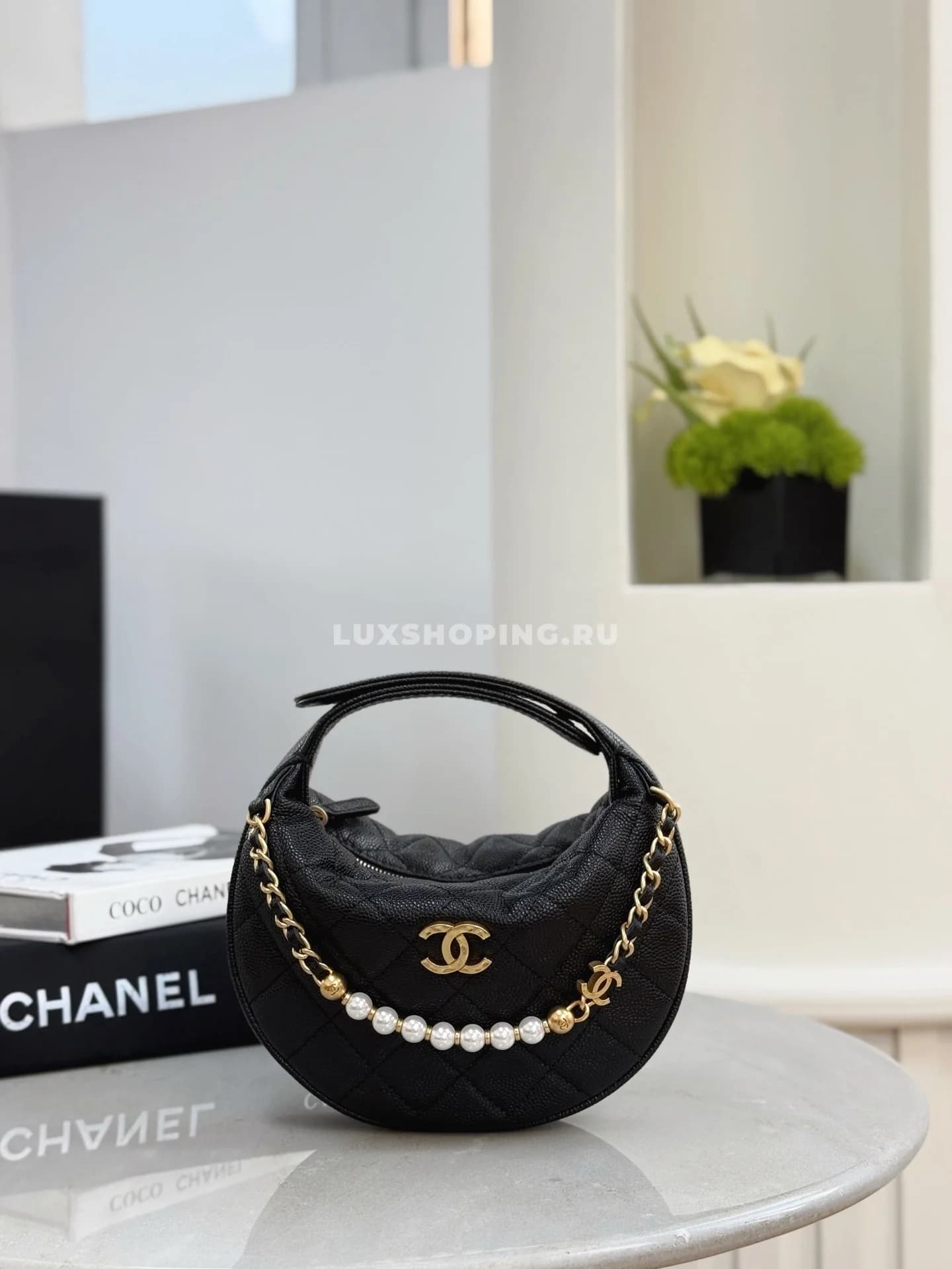 Сумка луна Chanel черная 11×19×8 см - фото 6