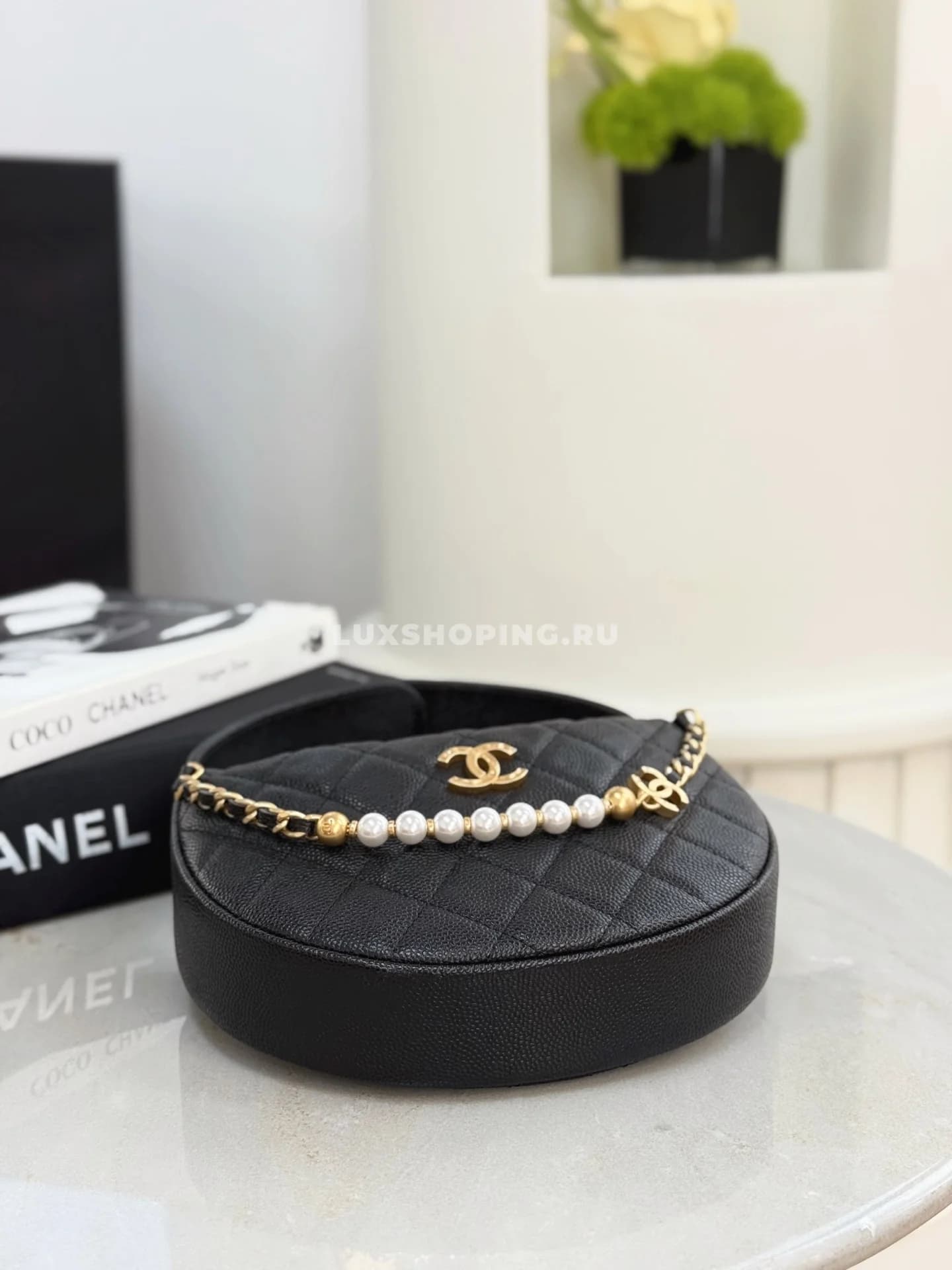 Сумка луна Chanel черная 11×19×8 см - фото 9