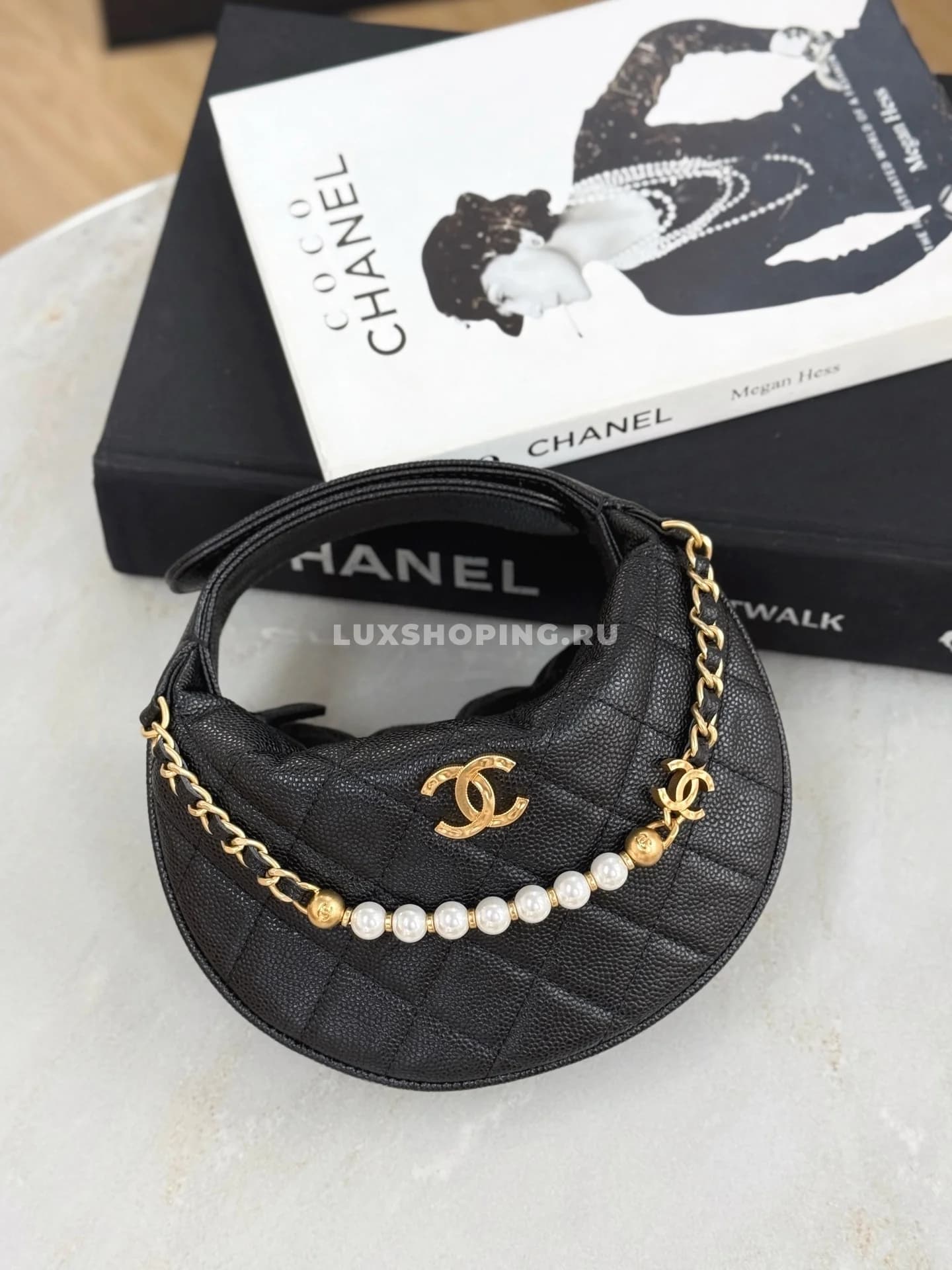 Сумка луна Chanel черная 11×19×8 см - фото 10